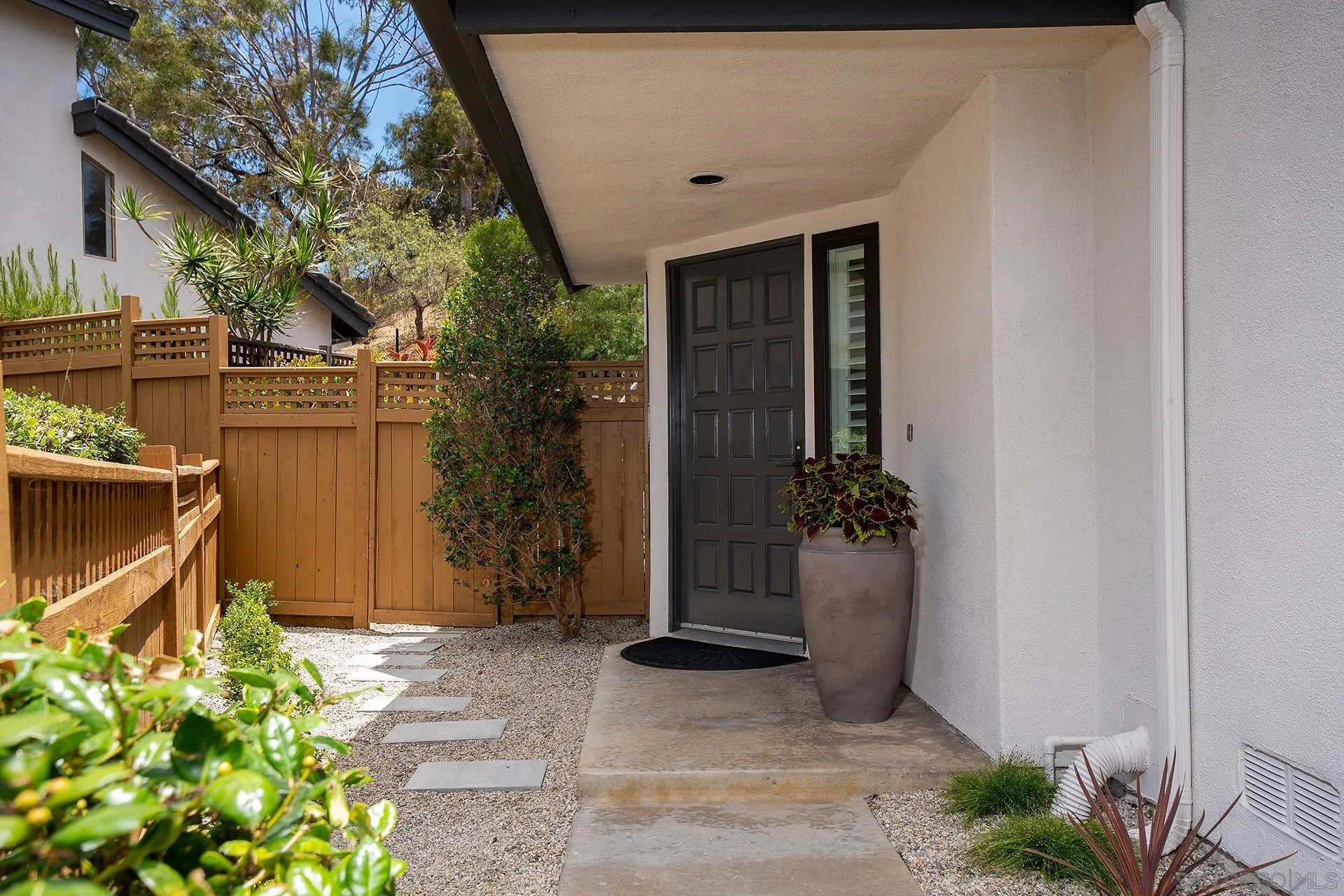 Photo #8: 260013912 Listing: Photo #8