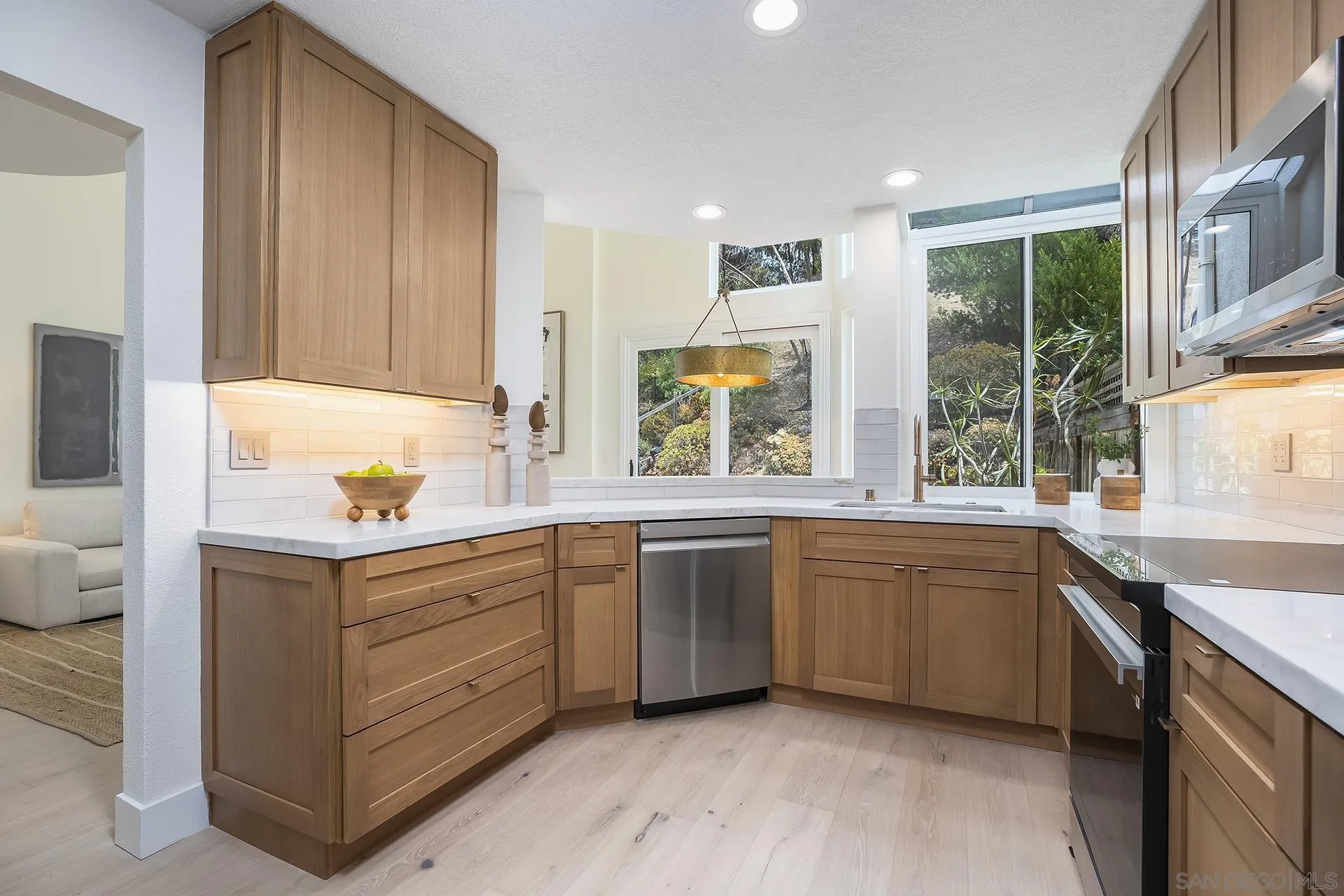 Photo #3: 260013912 Listing: Photo #3
