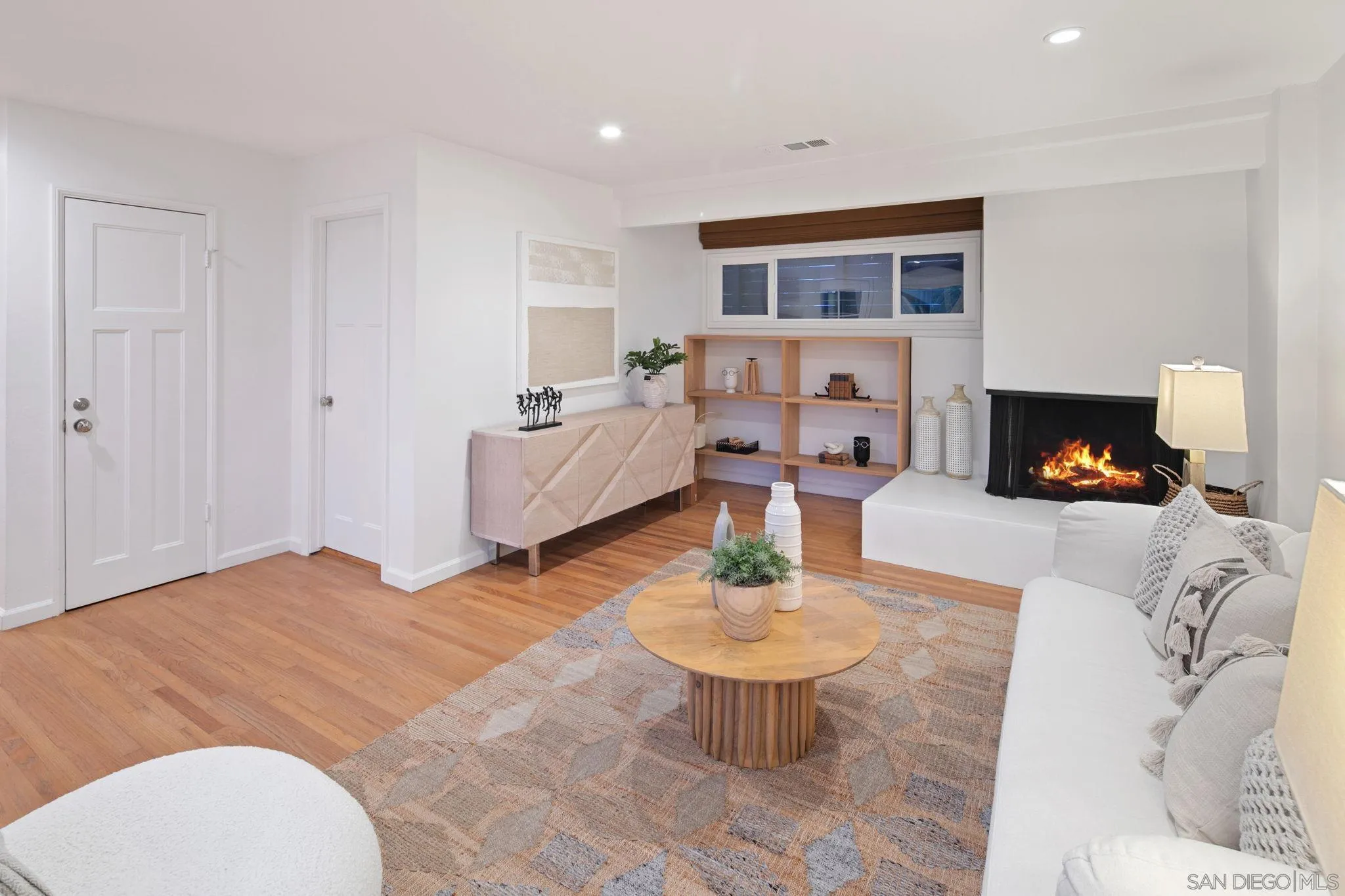 https://cdn.realtyfeed.com/cdn/127/260013920/23f183858f205006c940583363ae15e9.webp