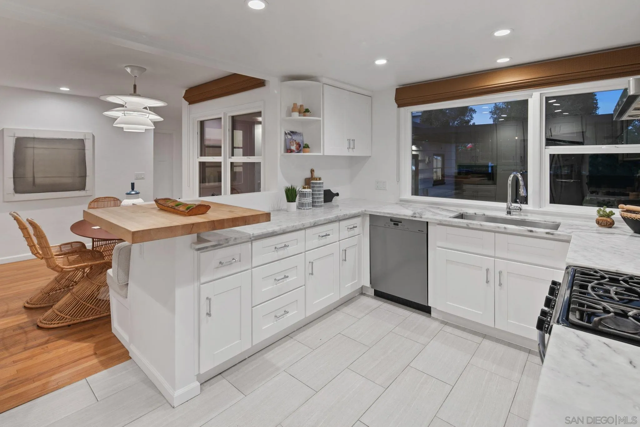 https://cdn.realtyfeed.com/cdn/127/260013920/65b21b3bf01f05fa87ded7b0cf7e8b5a.webp