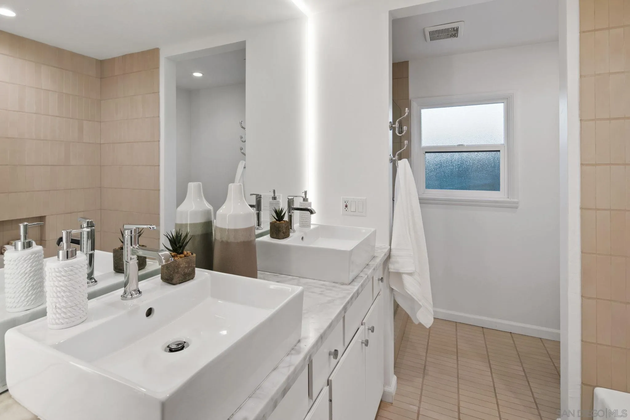 https://cdn.realtyfeed.com/cdn/127/260013920/6a194ac553ccc177b0d81642257b03e5.webp