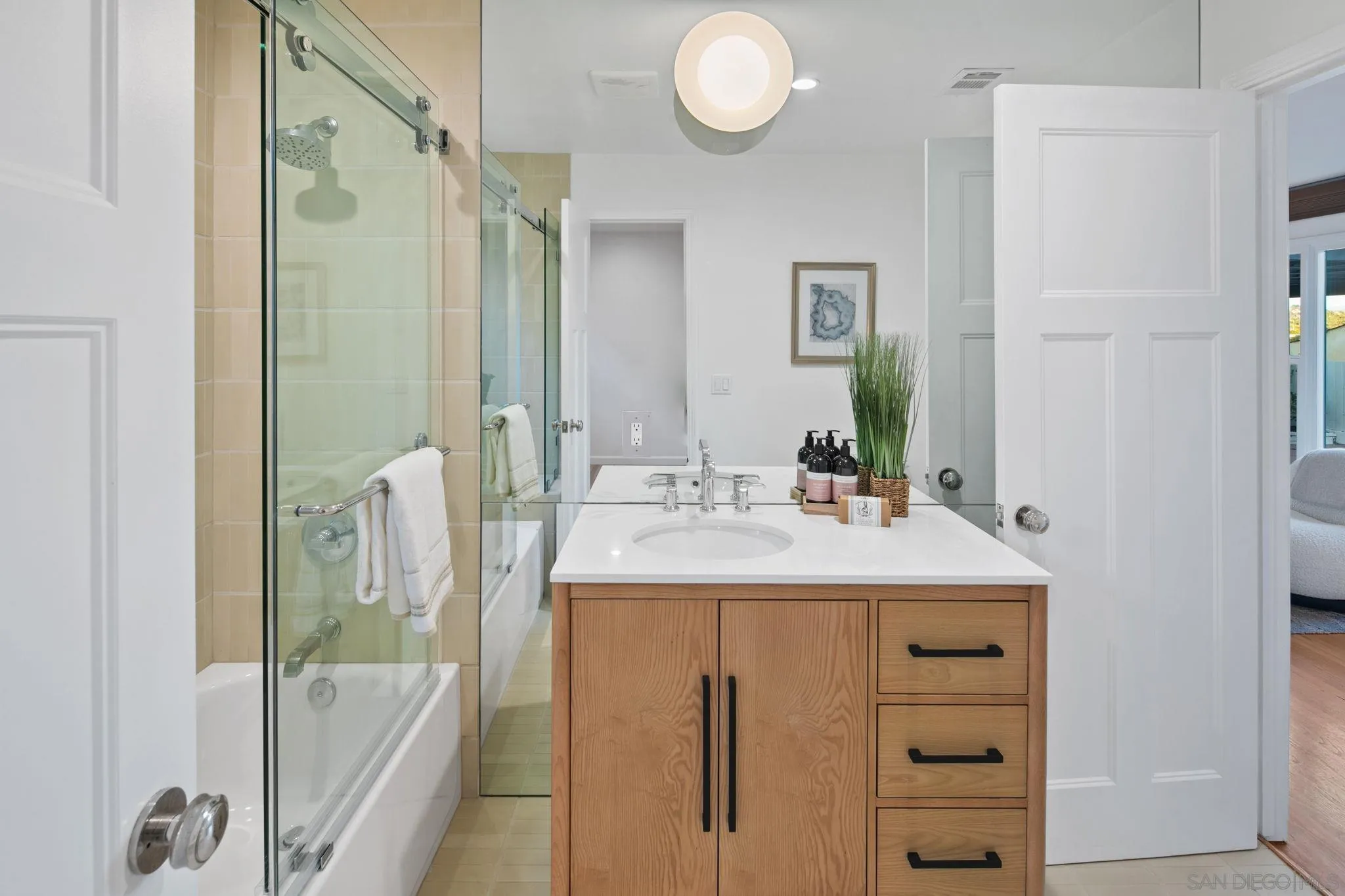 https://cdn.realtyfeed.com/cdn/127/260013920/ee77e4780d16e616df888a11ea2e3ca8.webp
