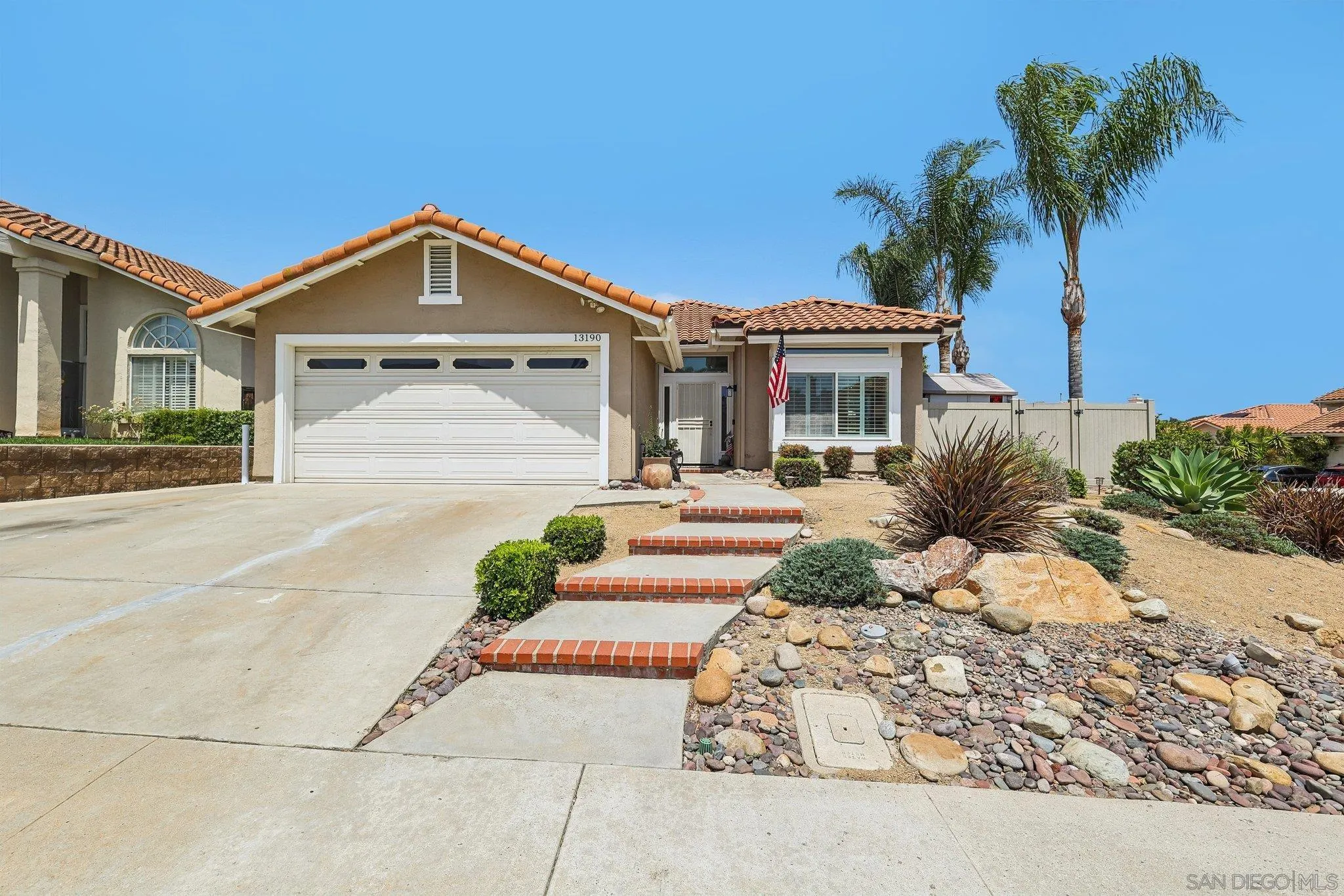 https://cdn.realtyfeed.com/cdn/127/260013923/3c4bea0e187285688c3133fae676e996.webp