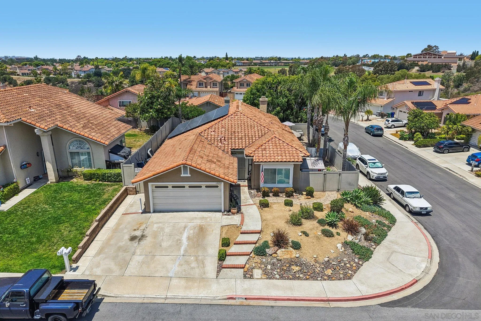 https://cdn.realtyfeed.com/cdn/127/260013923/500ccdf4f079592edb8ef21340ebb3e0.webp