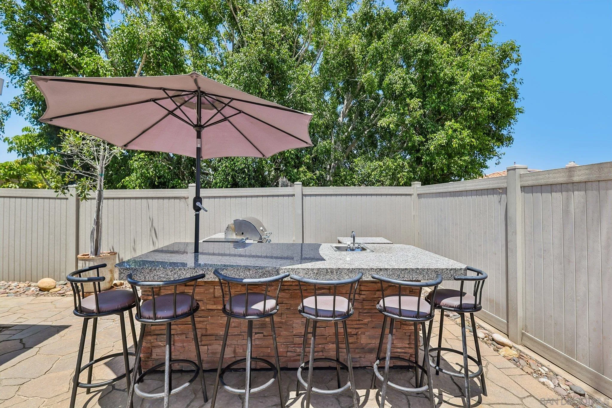 https://cdn.realtyfeed.com/cdn/127/260013923/51c3c04b2f56b6ca300fcad4b9bbd73d.webp