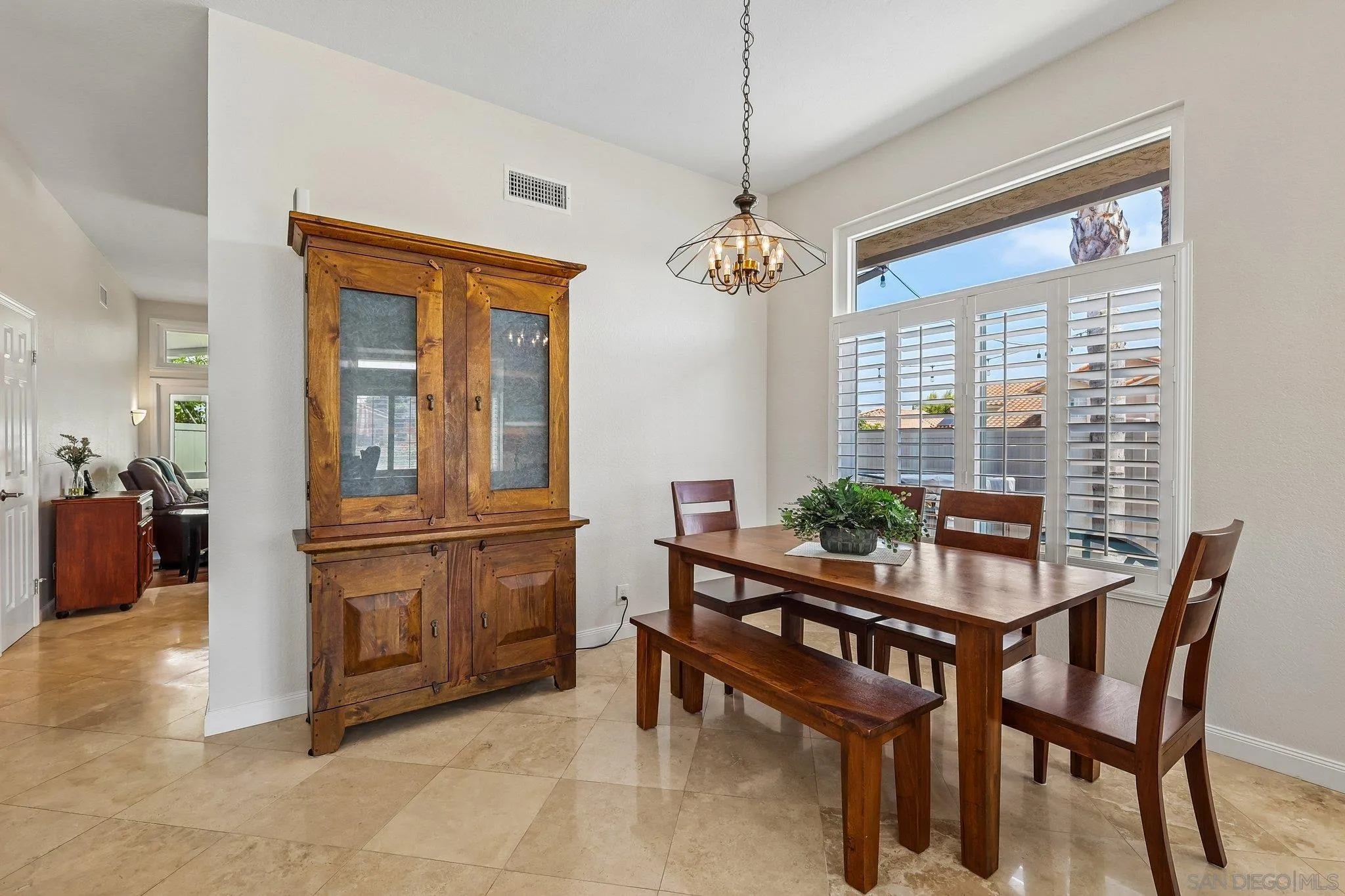 https://cdn.realtyfeed.com/cdn/127/260013923/81f79406a1f614c9046dcb7c4b5a2ae8.webp