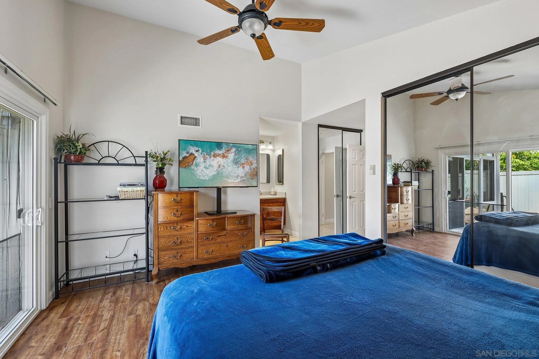 https://cdn.realtyfeed.com/cdn/127/260013923/966d3d5cf277669571ec67c42f23d35a.webp