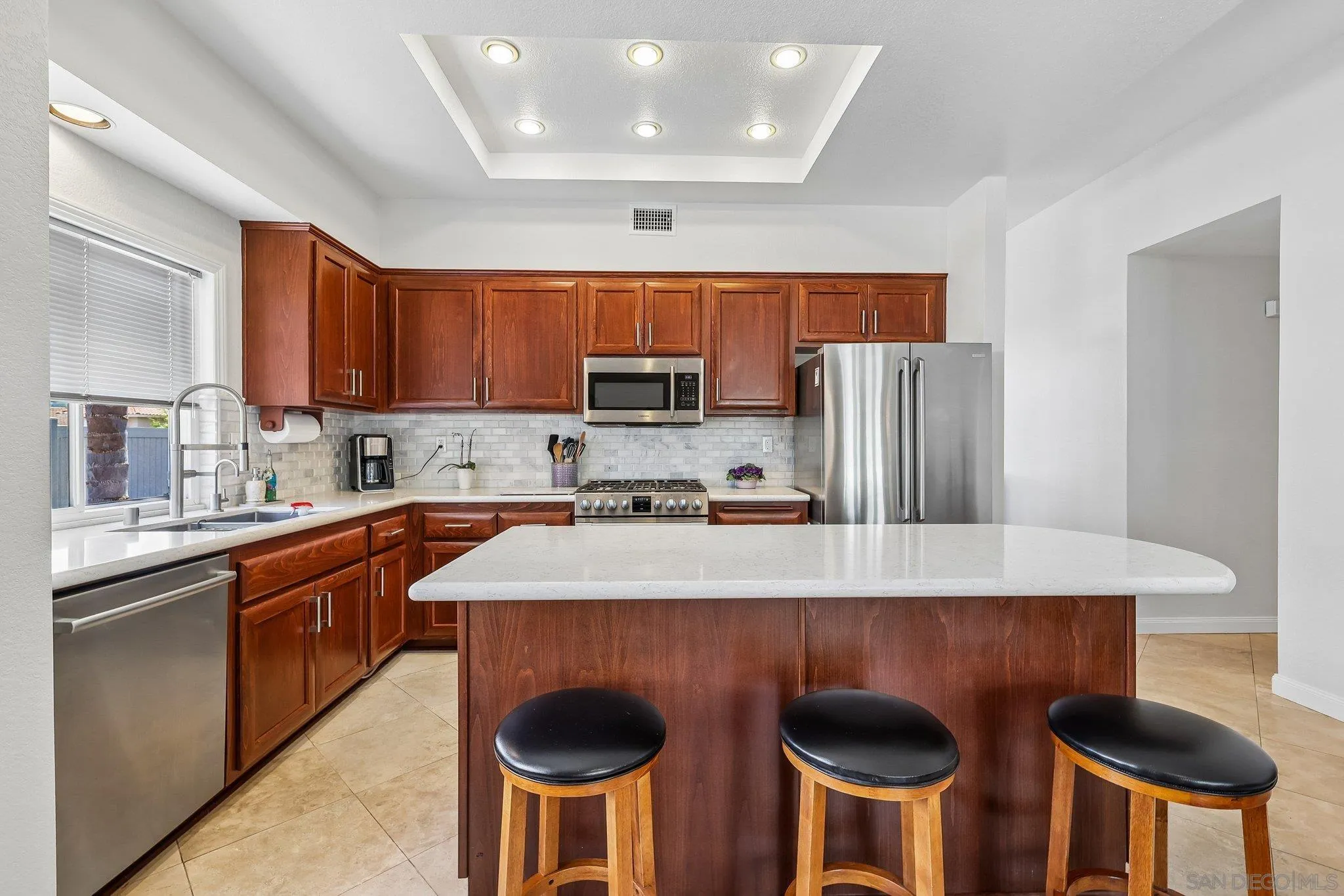 https://cdn.realtyfeed.com/cdn/127/260013923/d3142163e9ffbe4e1e0de73b709e2ef4.webp