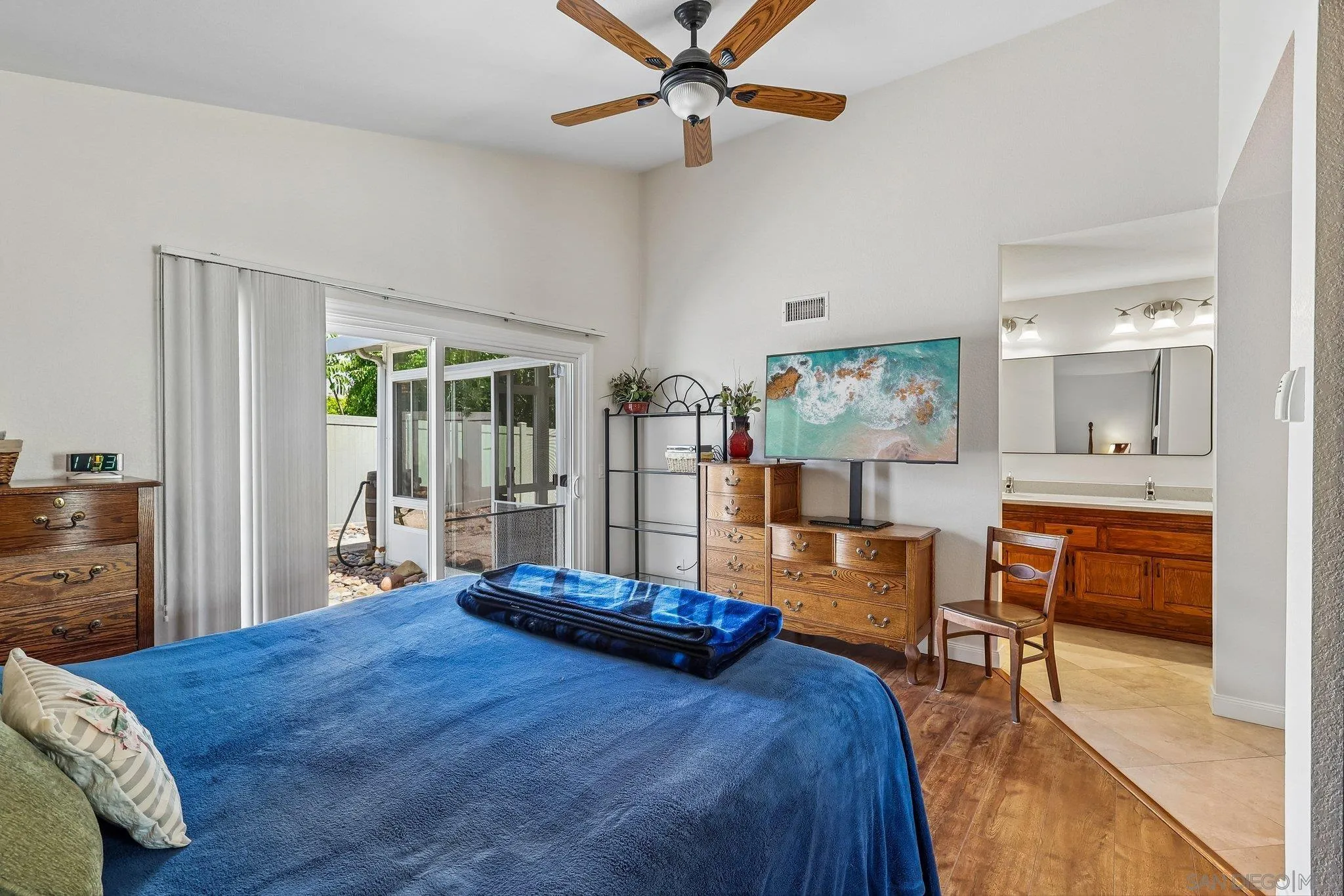 https://cdn.realtyfeed.com/cdn/127/260013923/d34237649d9afa14a407ea5111cb2036.webp