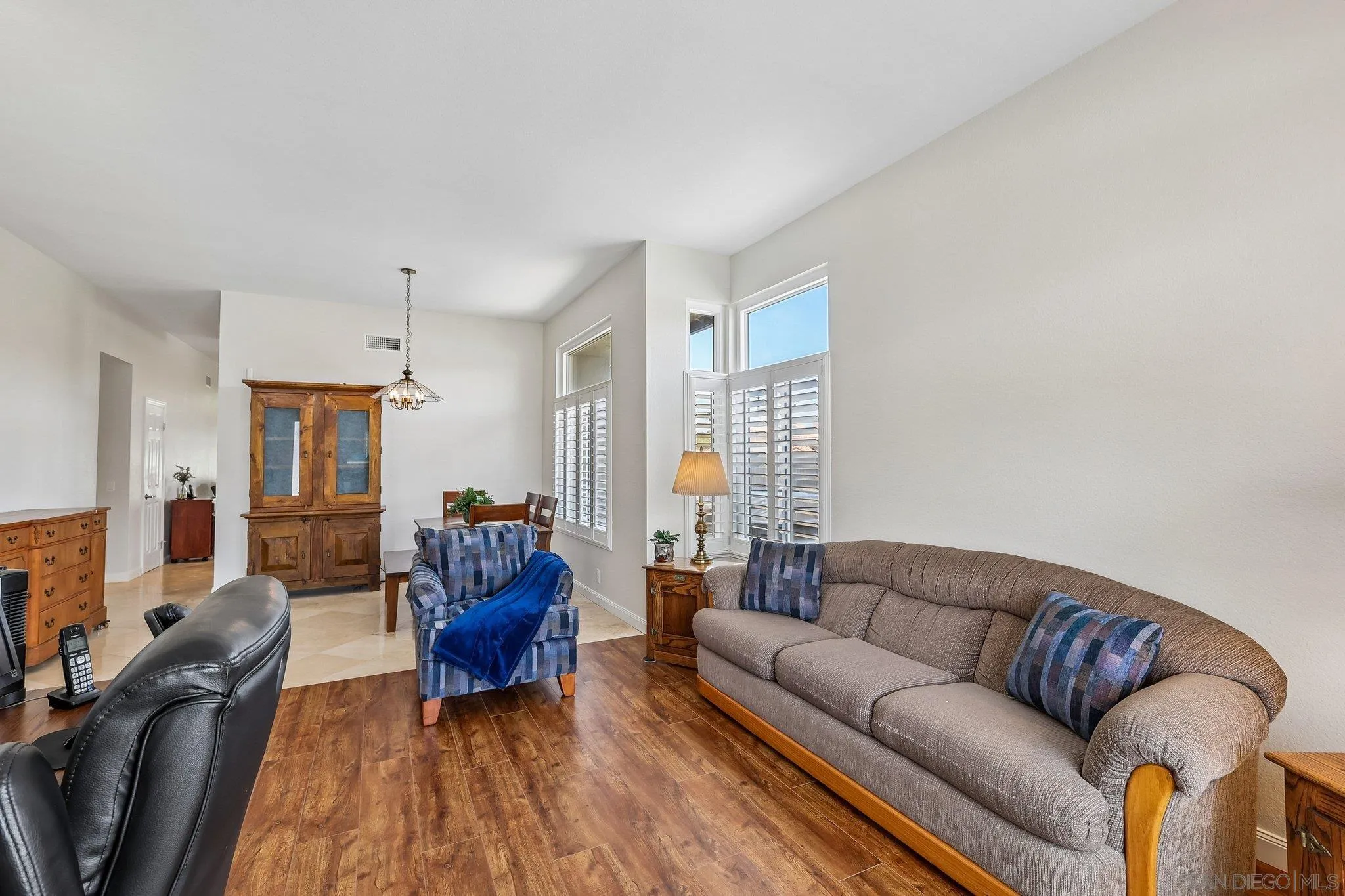 https://cdn.realtyfeed.com/cdn/127/260013923/f772f614efe8b00dd55a62cc4f7c01ab.webp