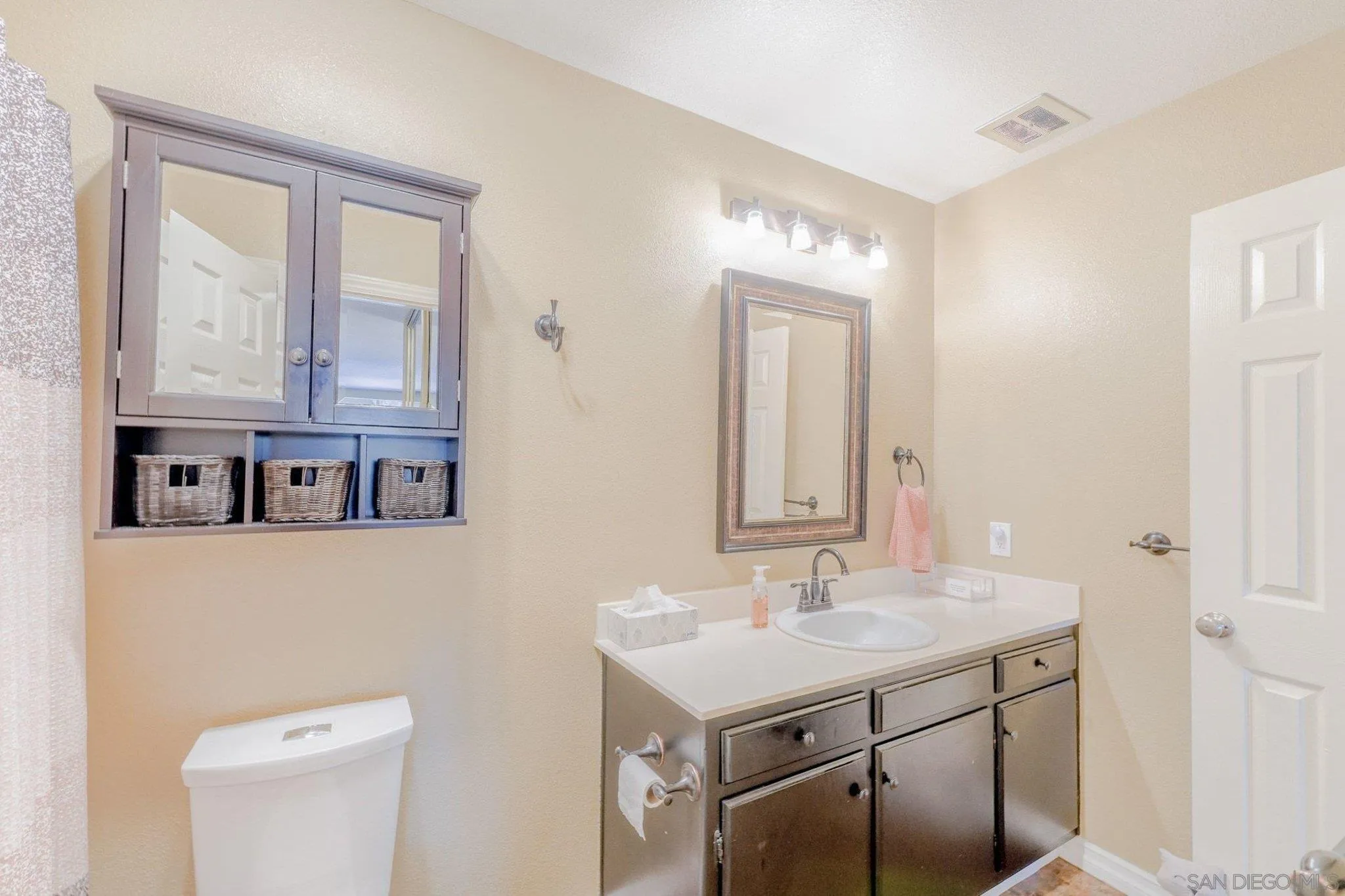 Photo #17: 260013927 Listing: Photo #17