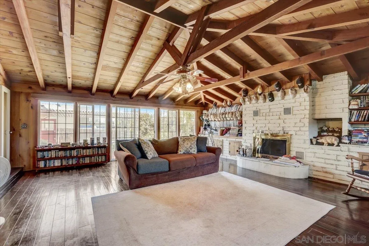 https://cdn.realtyfeed.com/cdn/127/260013928/26e11bbdc9afb5a01d84c5b7e535d628.webp