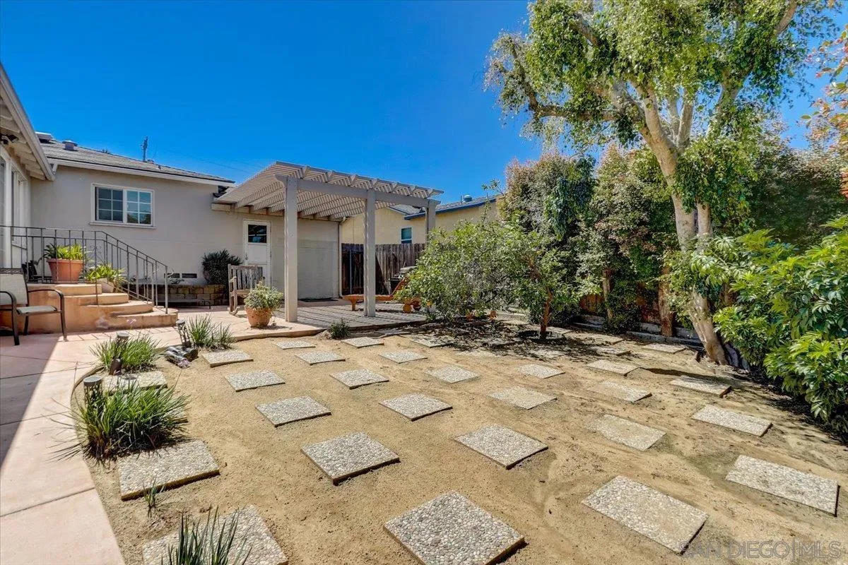 https://cdn.realtyfeed.com/cdn/127/260013928/9fd82f97f16706807907e09d1c0c3ab8.webp