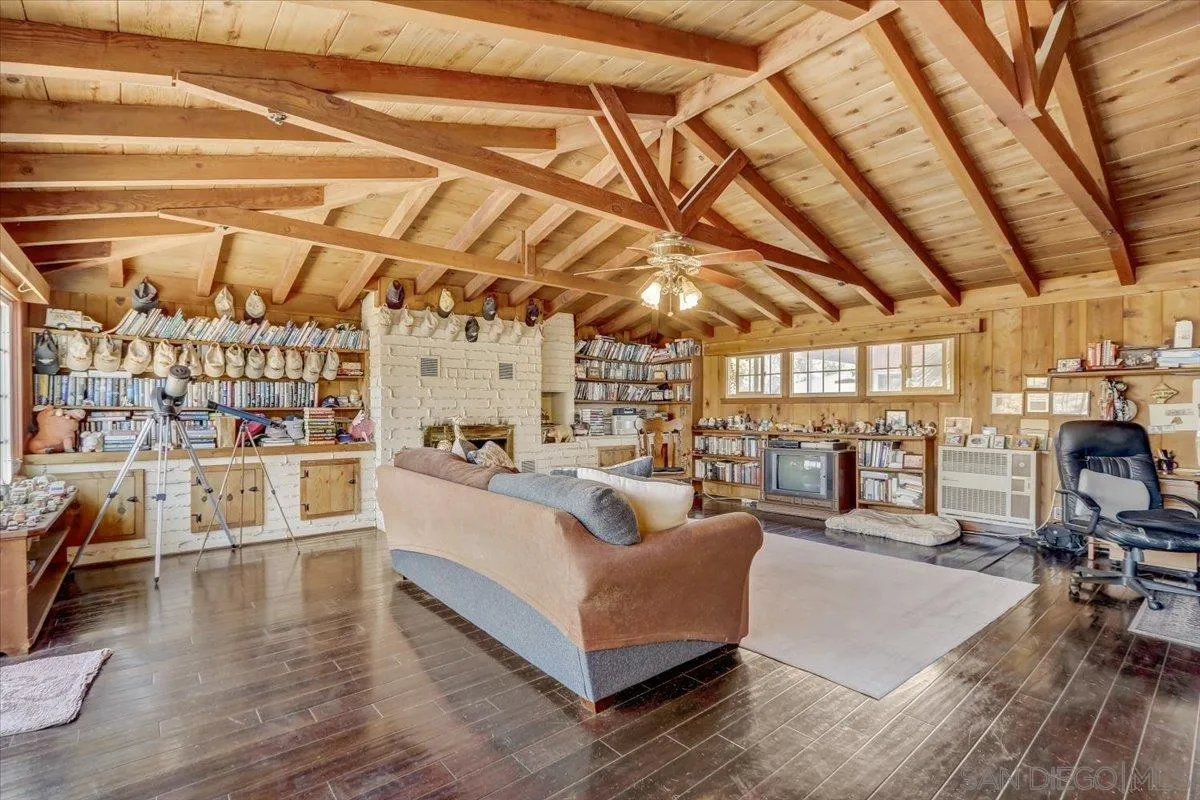 https://cdn.realtyfeed.com/cdn/127/260013928/cd8a7ac858ee58f980da3ca016e1261c.webp