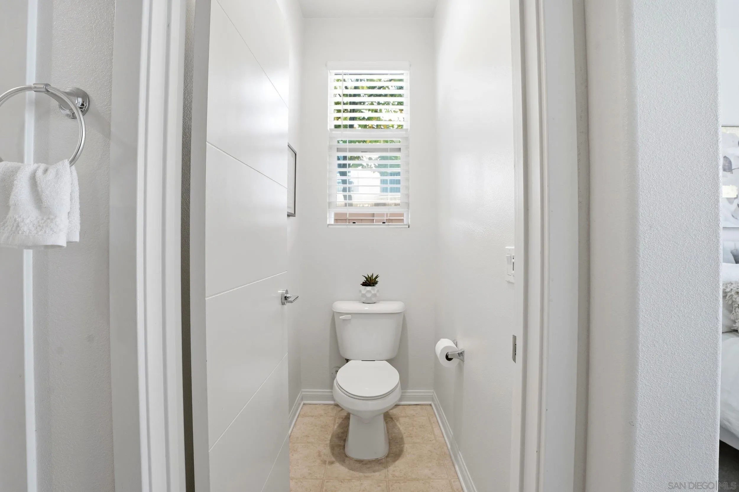 Photo #8: 260013930 Listing: Photo #8