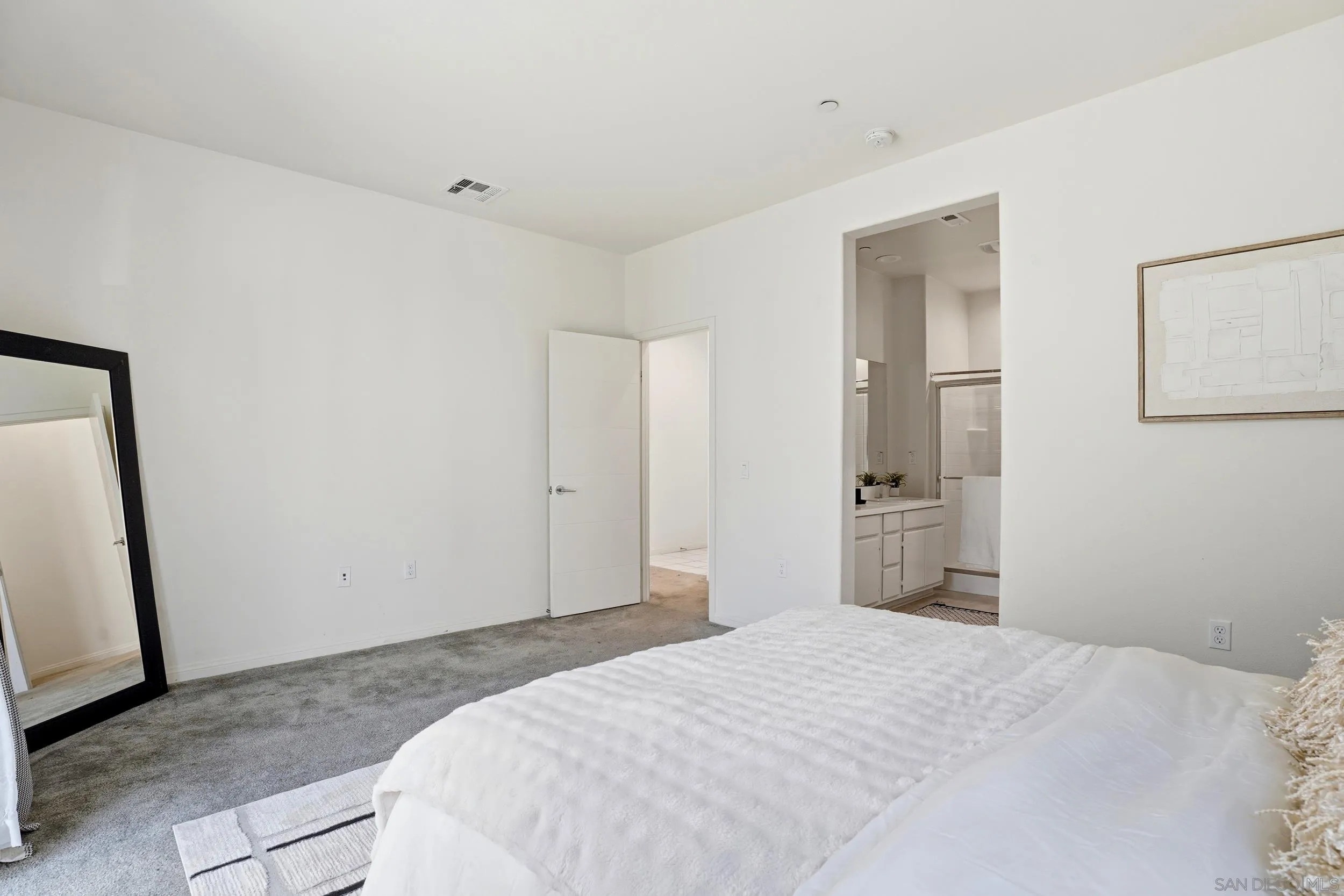 Photo #6: 260013930 Listing: Photo #6