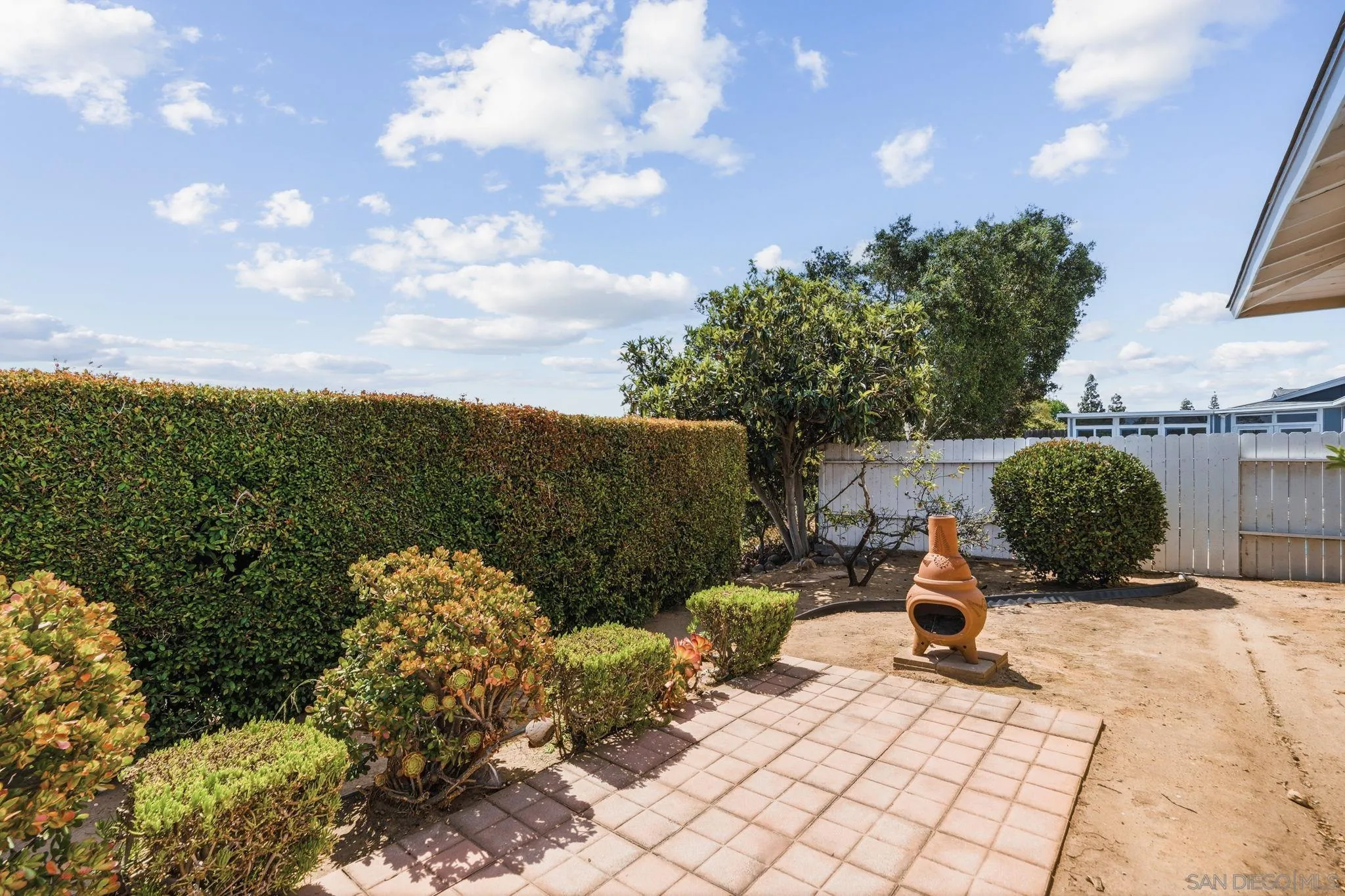 https://cdn.realtyfeed.com/cdn/127/260013935/ea8a4b01ab0e2d2cf08982ebe13d9ab8.webp