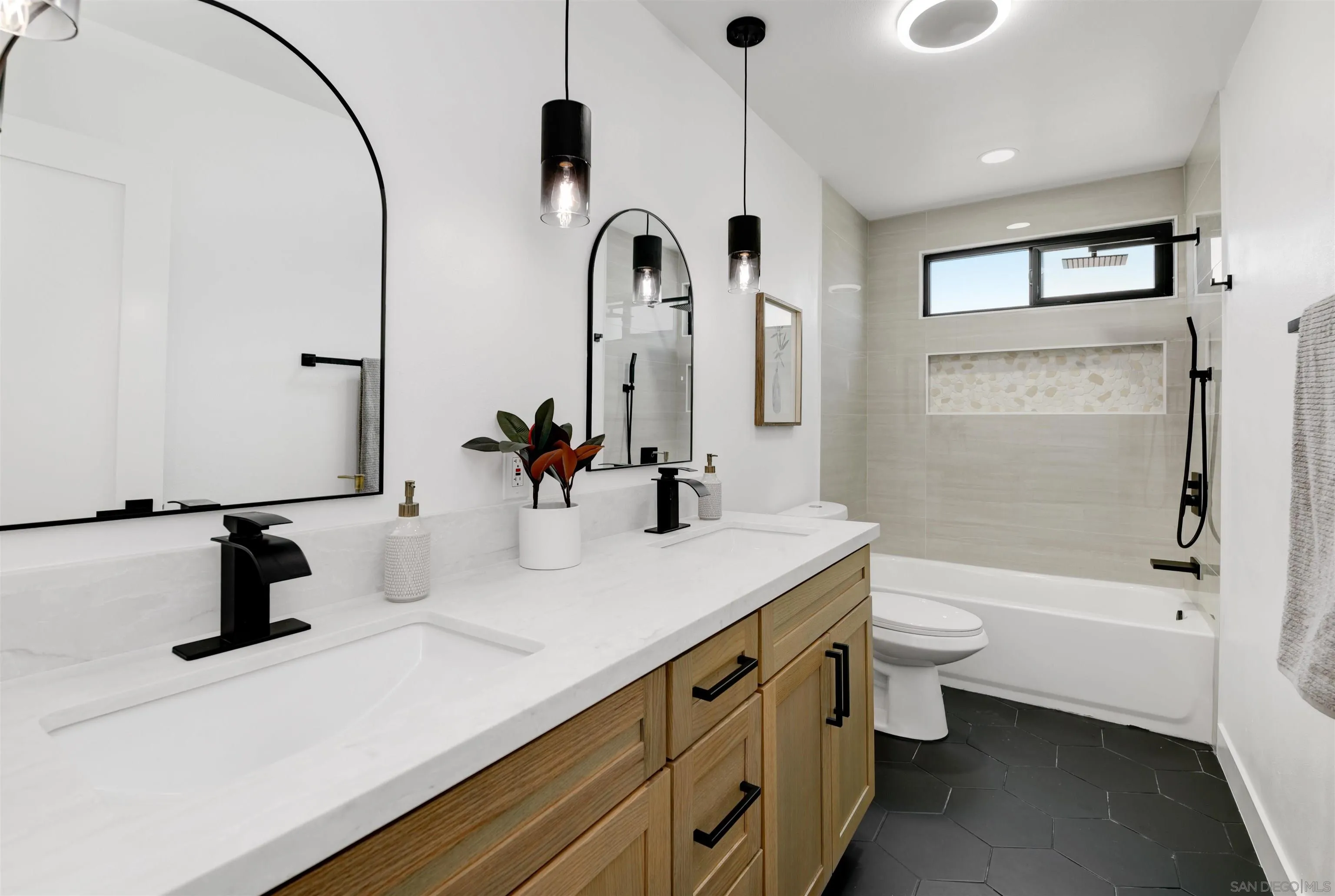 https://cdn.realtyfeed.com/cdn/127/260013941/3a4cc66cdc36de27163fae9039679738.webp