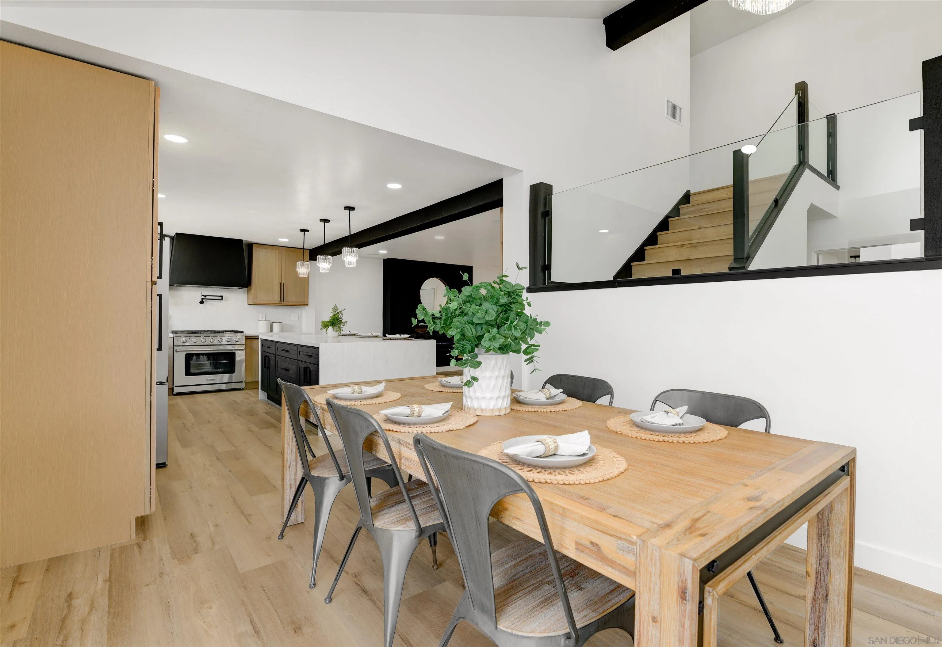 https://cdn.realtyfeed.com/cdn/127/260013941/940bb36a43aad6a3952dc6718d31a037.webp