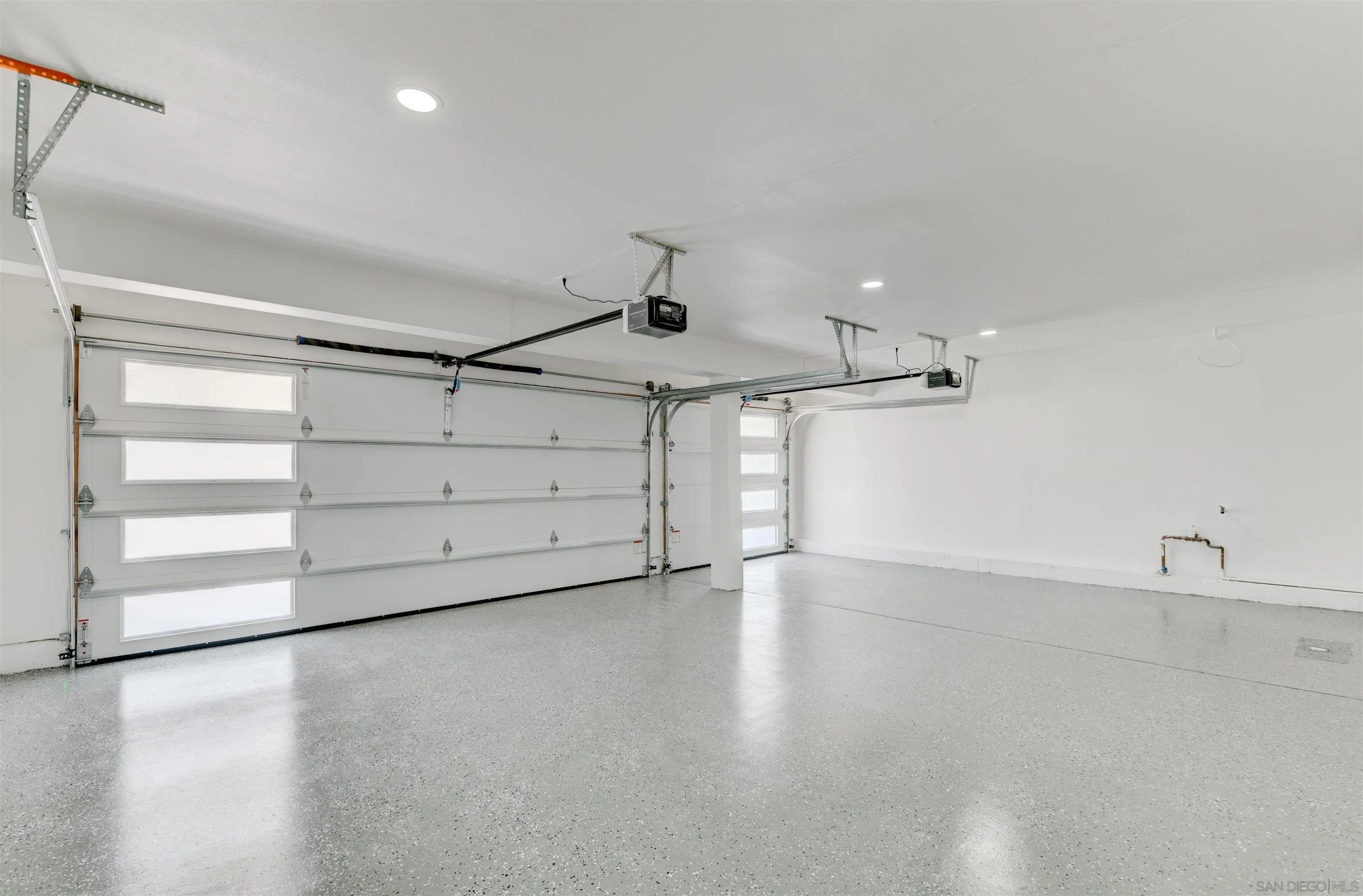 https://cdn.realtyfeed.com/cdn/127/260013941/cf3c3498260c5b92c62069499b995035.webp