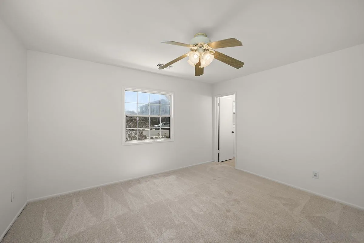https://cdn.realtyfeed.com/cdn/127/260013943/0aa81d659883ab336046994c552158ea.webp