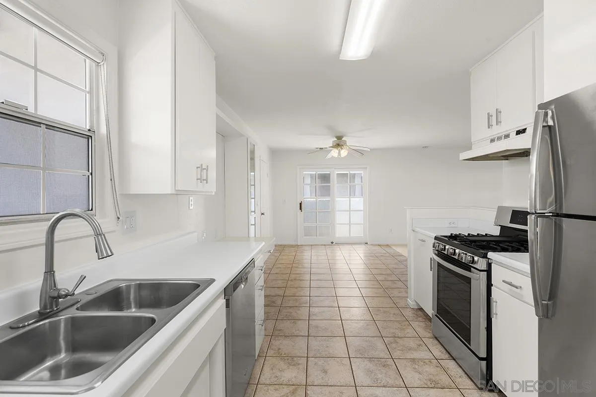 https://cdn.realtyfeed.com/cdn/127/260013943/b439f83382e915ae567b62cf1b6c63a2.webp
