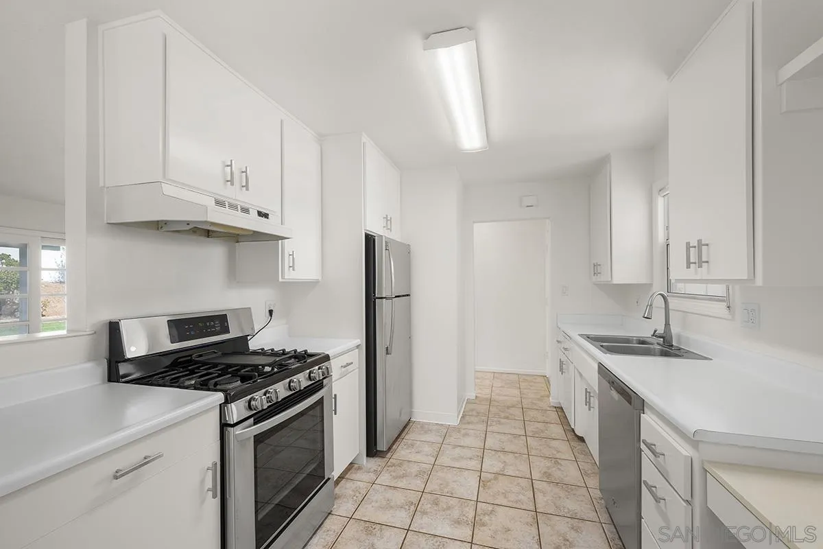 https://cdn.realtyfeed.com/cdn/127/260013943/bfdc4b7372056ec8db602709b17a7339.webp