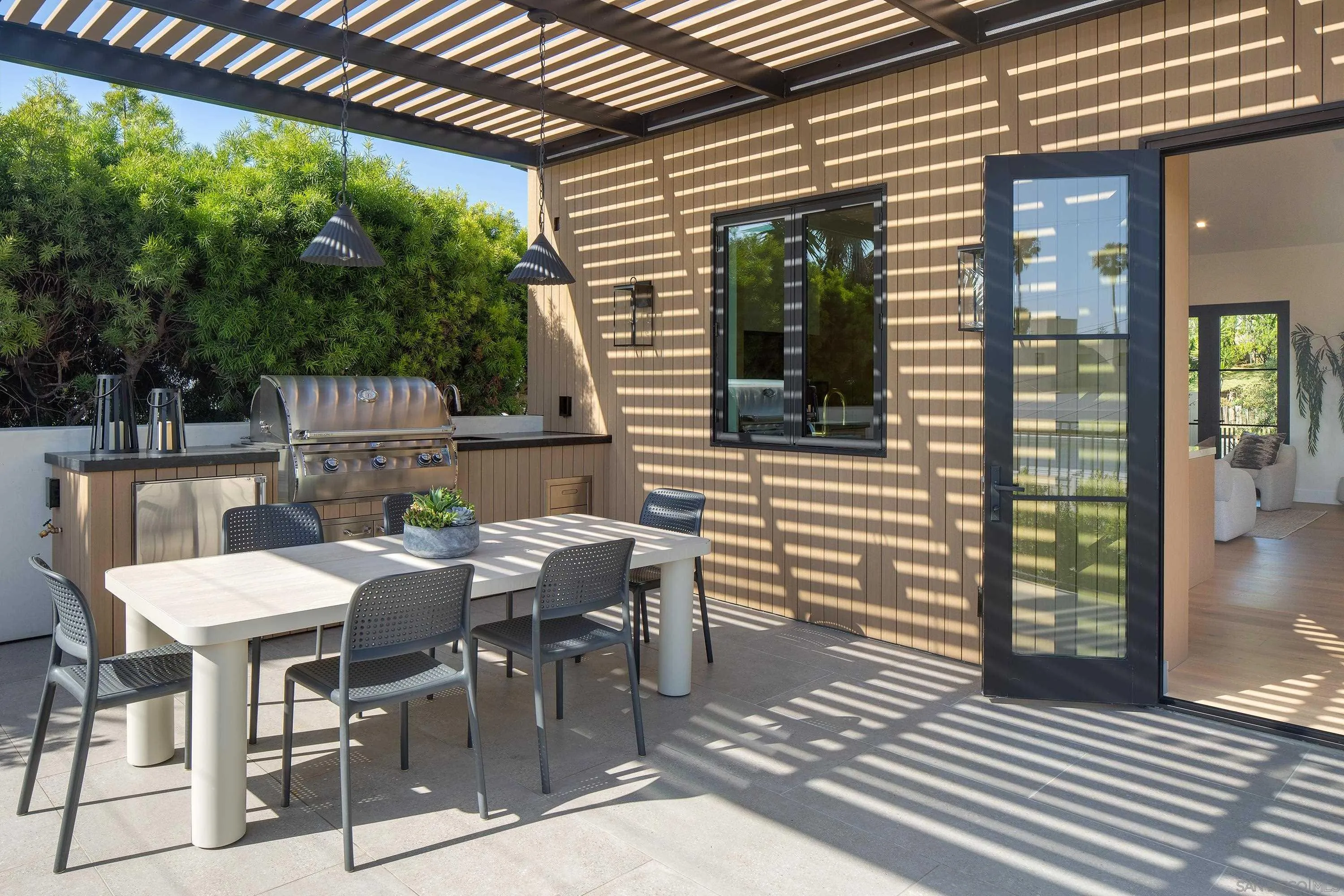 https://cdn.realtyfeed.com/cdn/127/260013944/6d2cf473a7e3d89f6376f5dac906f3b9.webp