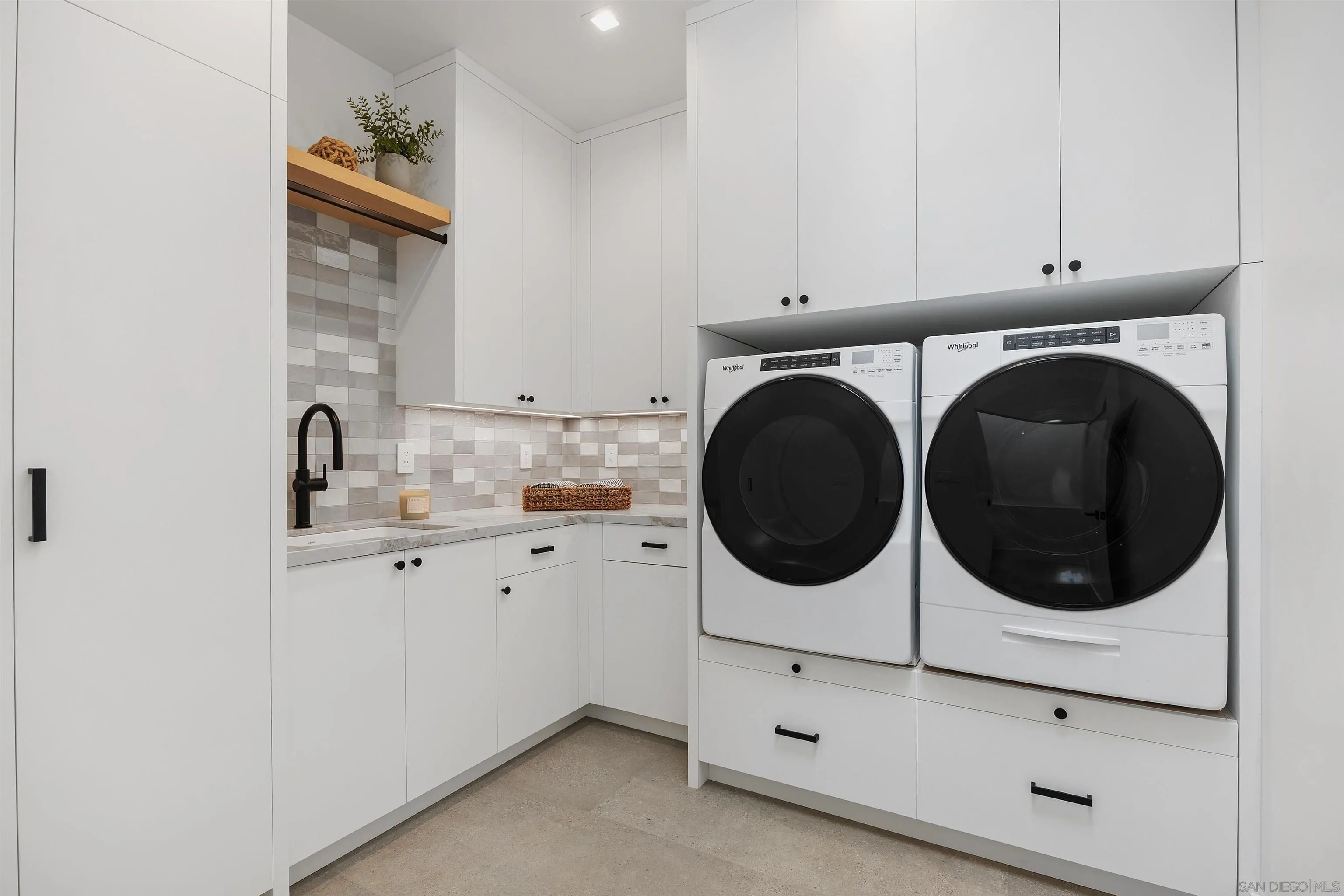 https://cdn.realtyfeed.com/cdn/127/260013944/9d7932e2a320927f9611a6d6a91c8688.webp