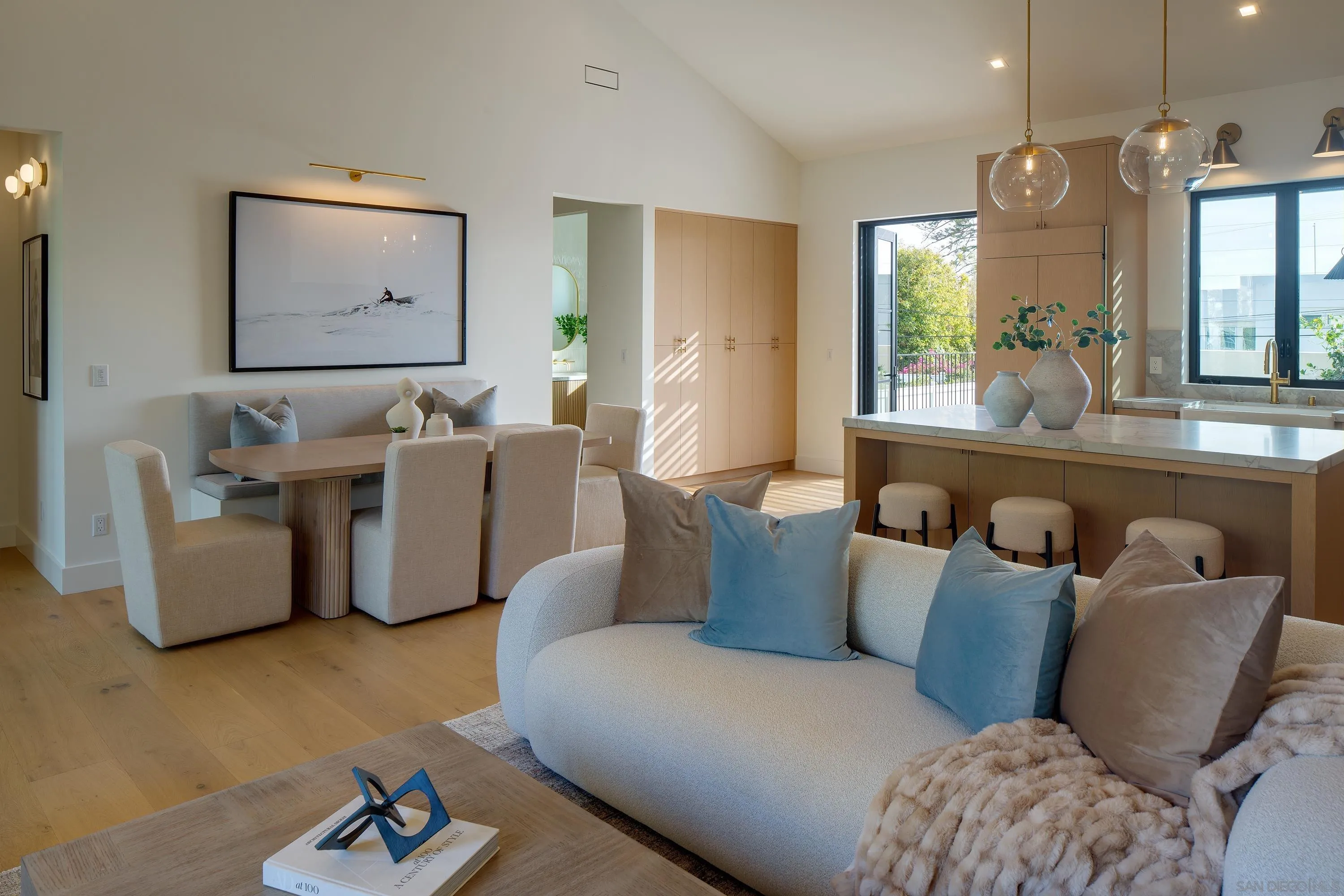 https://cdn.realtyfeed.com/cdn/127/260013944/e8f9165e3fb72ae9a466f80ddd5e2f1c.webp