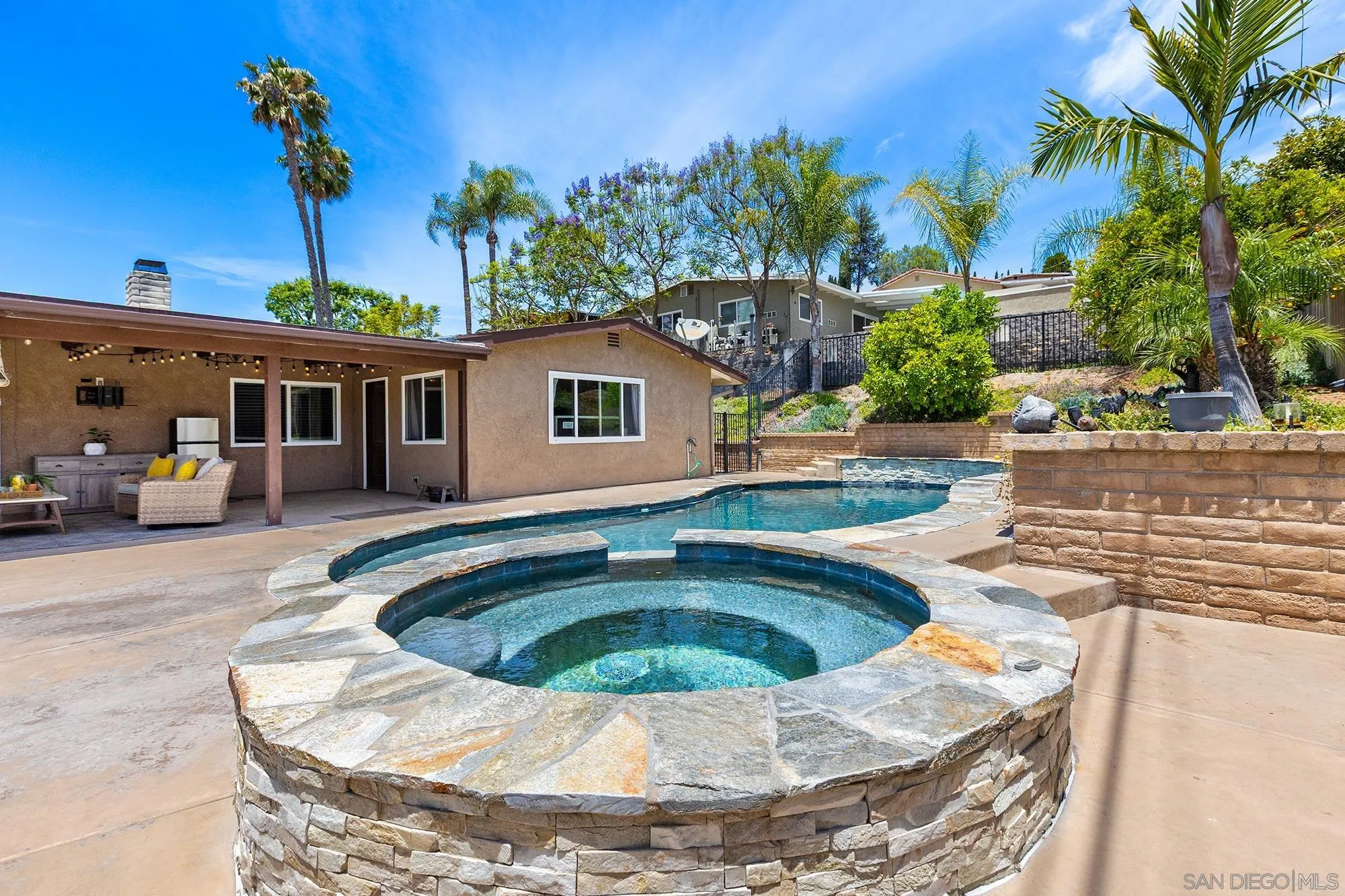 https://cdn.realtyfeed.com/cdn/127/260013951/81fe6ba84e8793b76475ca6666aa1a68.webp