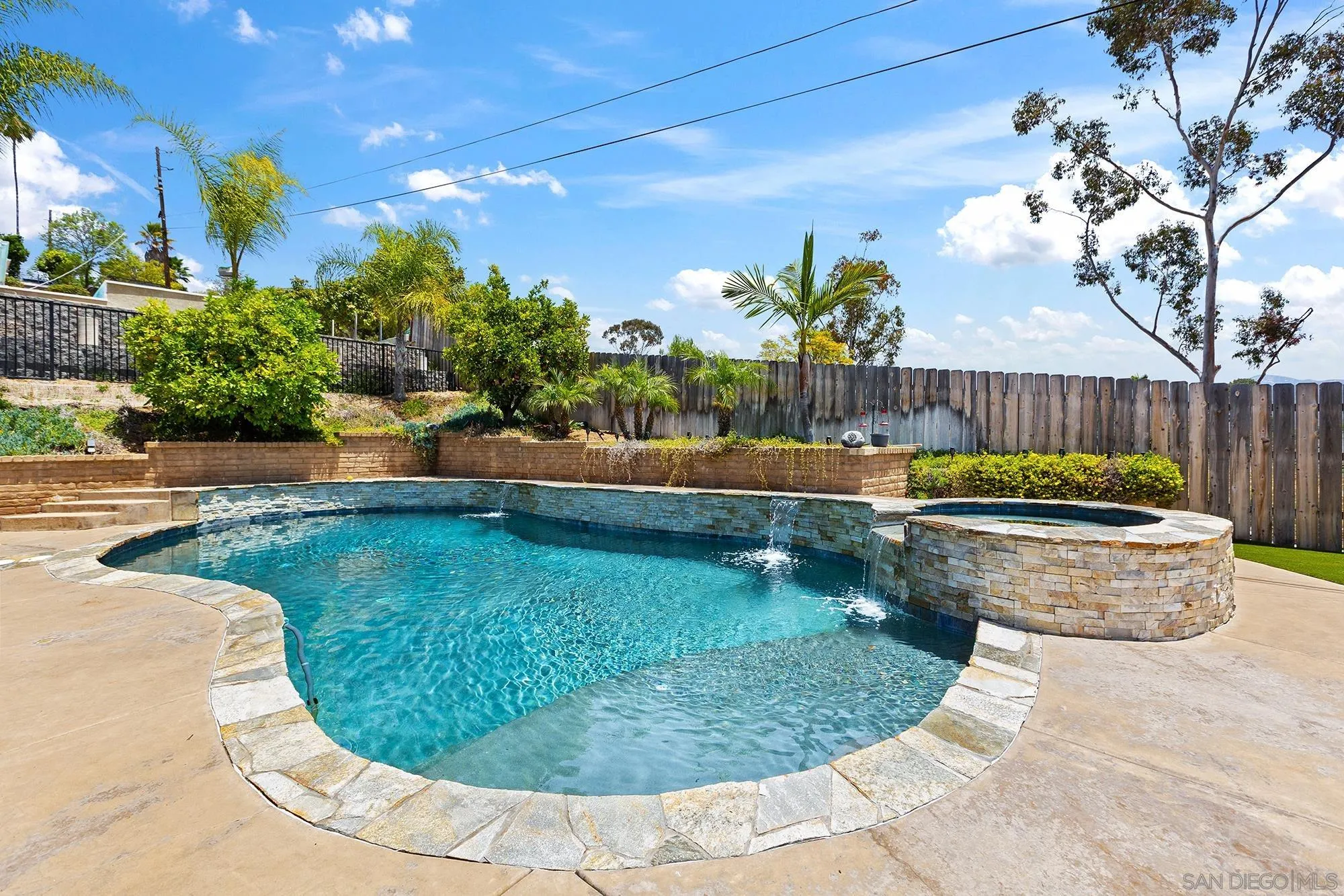 https://cdn.realtyfeed.com/cdn/127/260013951/833e2f13887ccb495d1058e4ca0fca35.webp