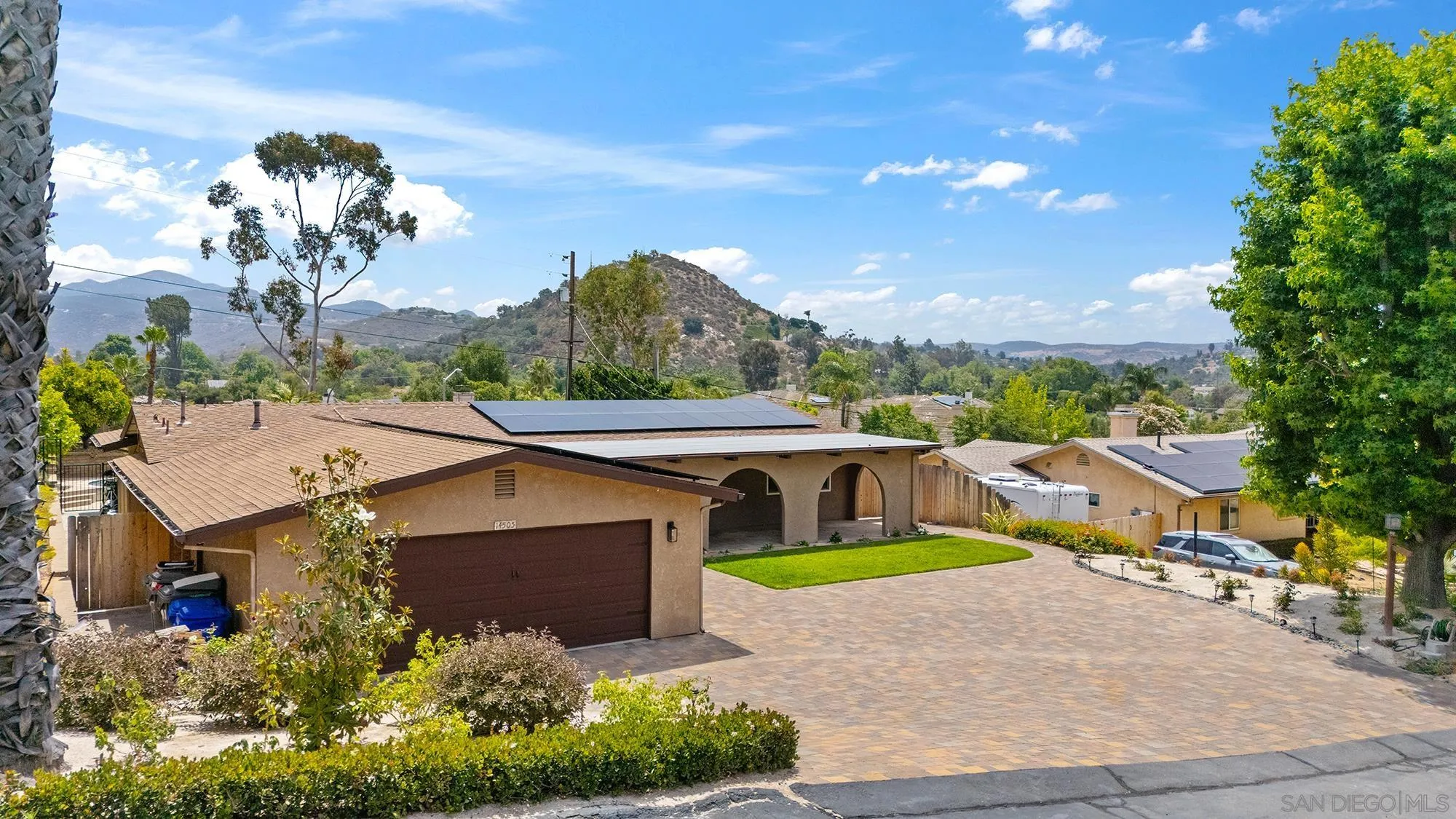 https://cdn.realtyfeed.com/cdn/127/260013951/bf851f1bb0dbc6f7307038f3c8010653.webp