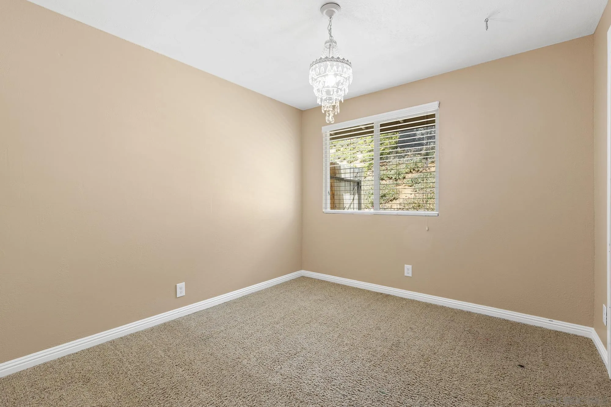 https://cdn.realtyfeed.com/cdn/127/260013951/d002d394e5bf99d640bbb02b22bab61a.webp