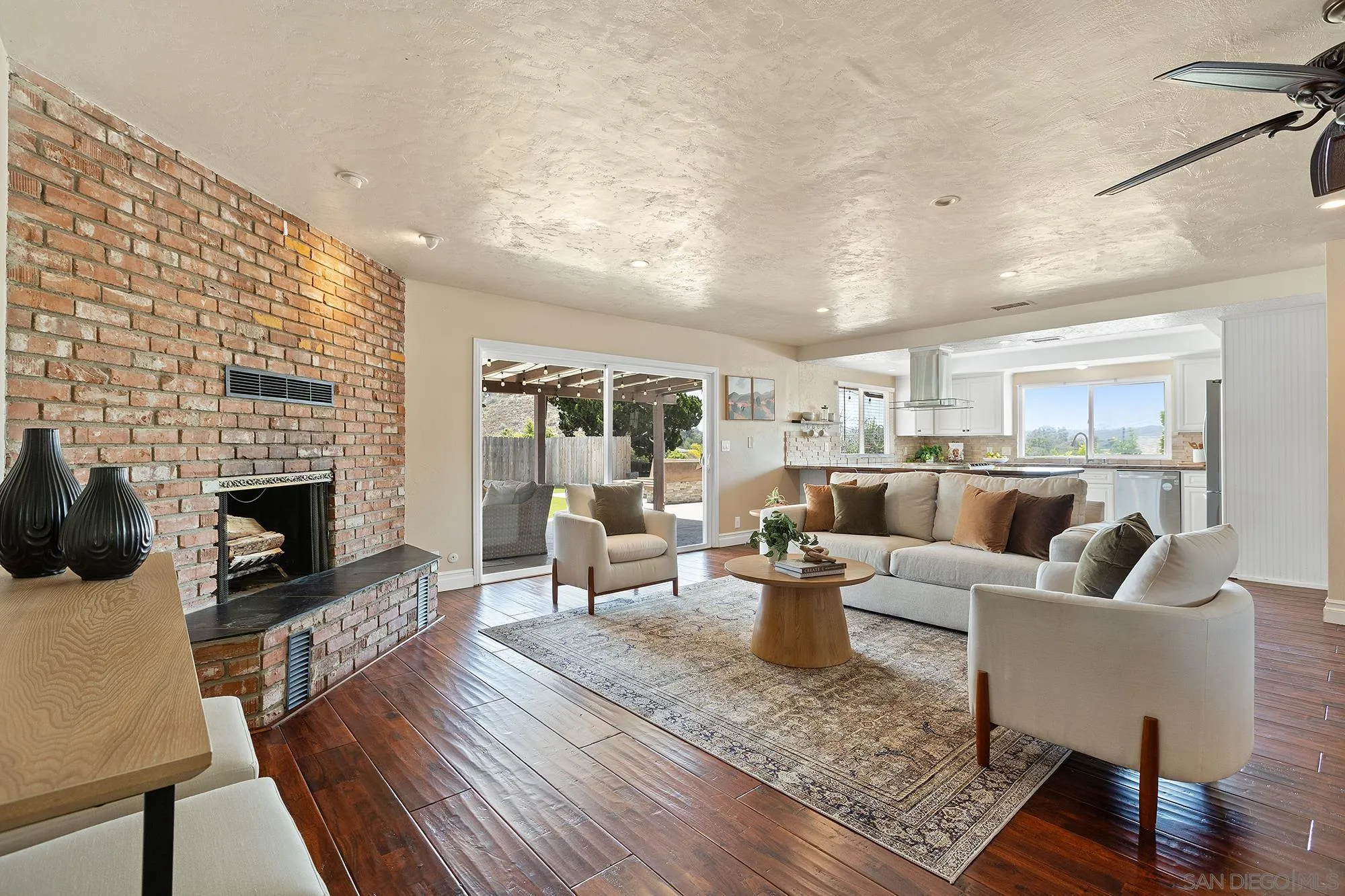 https://cdn.realtyfeed.com/cdn/127/260013951/ec952a77f71f0c0ad960e9fe4551a64b.webp