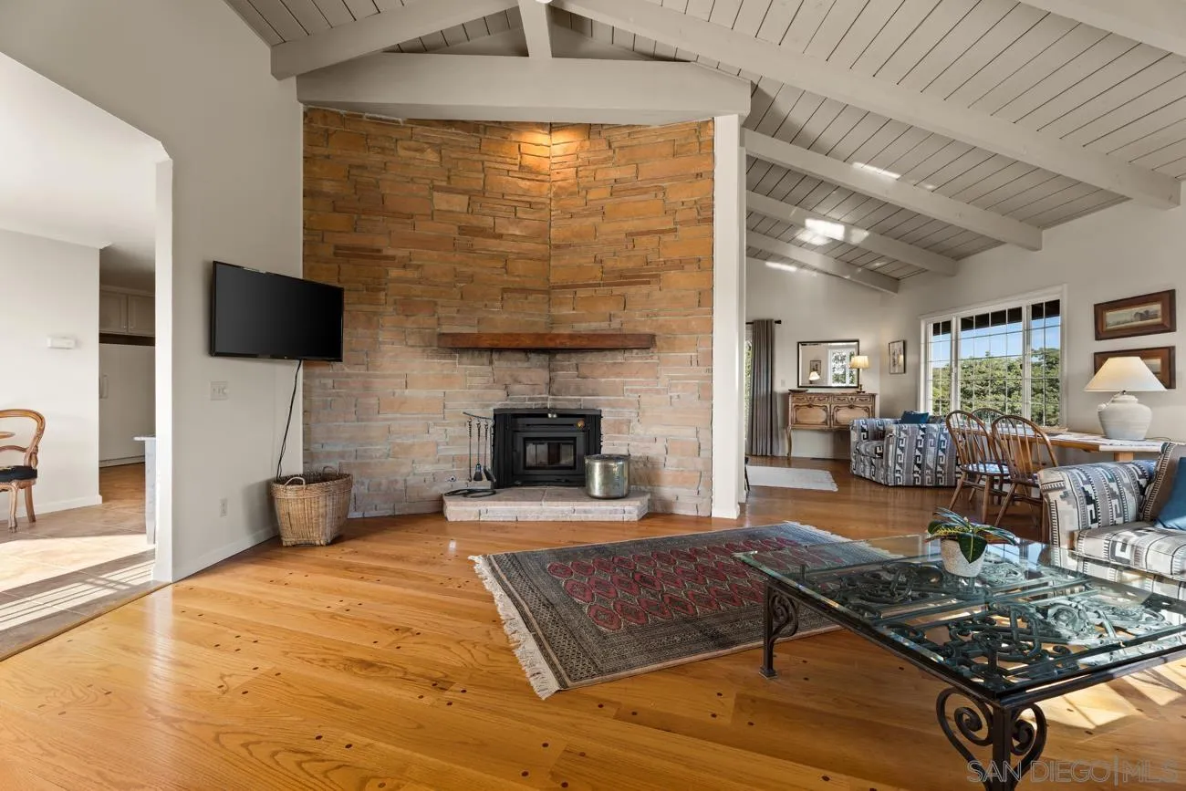 https://cdn.realtyfeed.com/cdn/127/260013952/4cd263bdf8d04eccda7ab5615a947c4b.webp