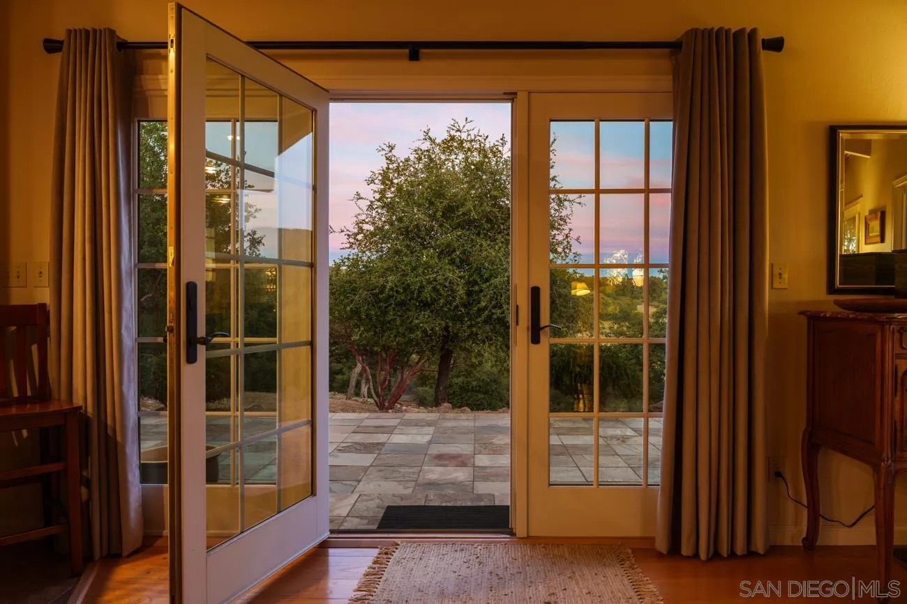 https://cdn.realtyfeed.com/cdn/127/260013952/88ebbd2807fdc0e4d062f582f07418b9.webp