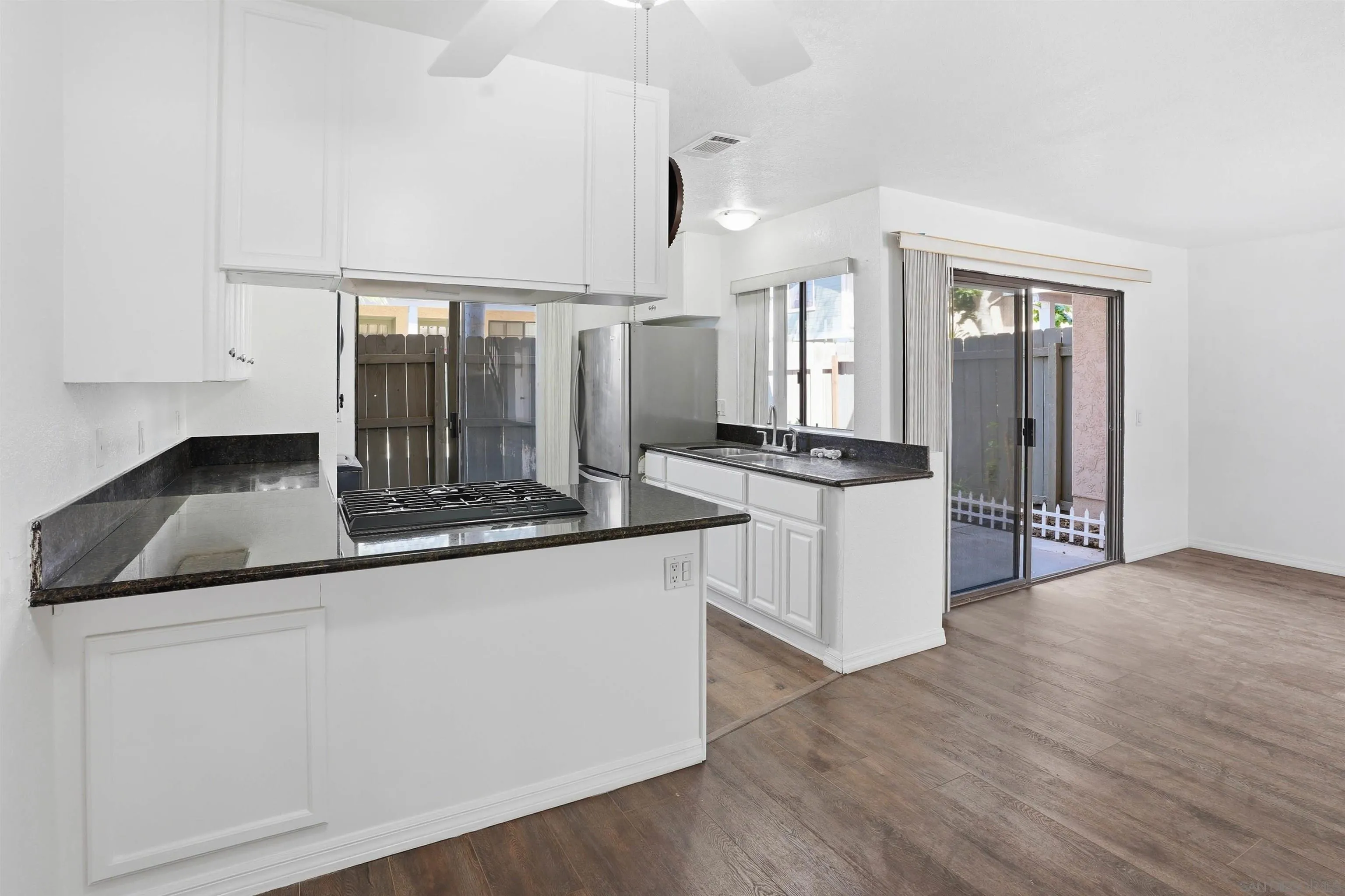 Photo #5: 260013955 Listing: Photo #5
