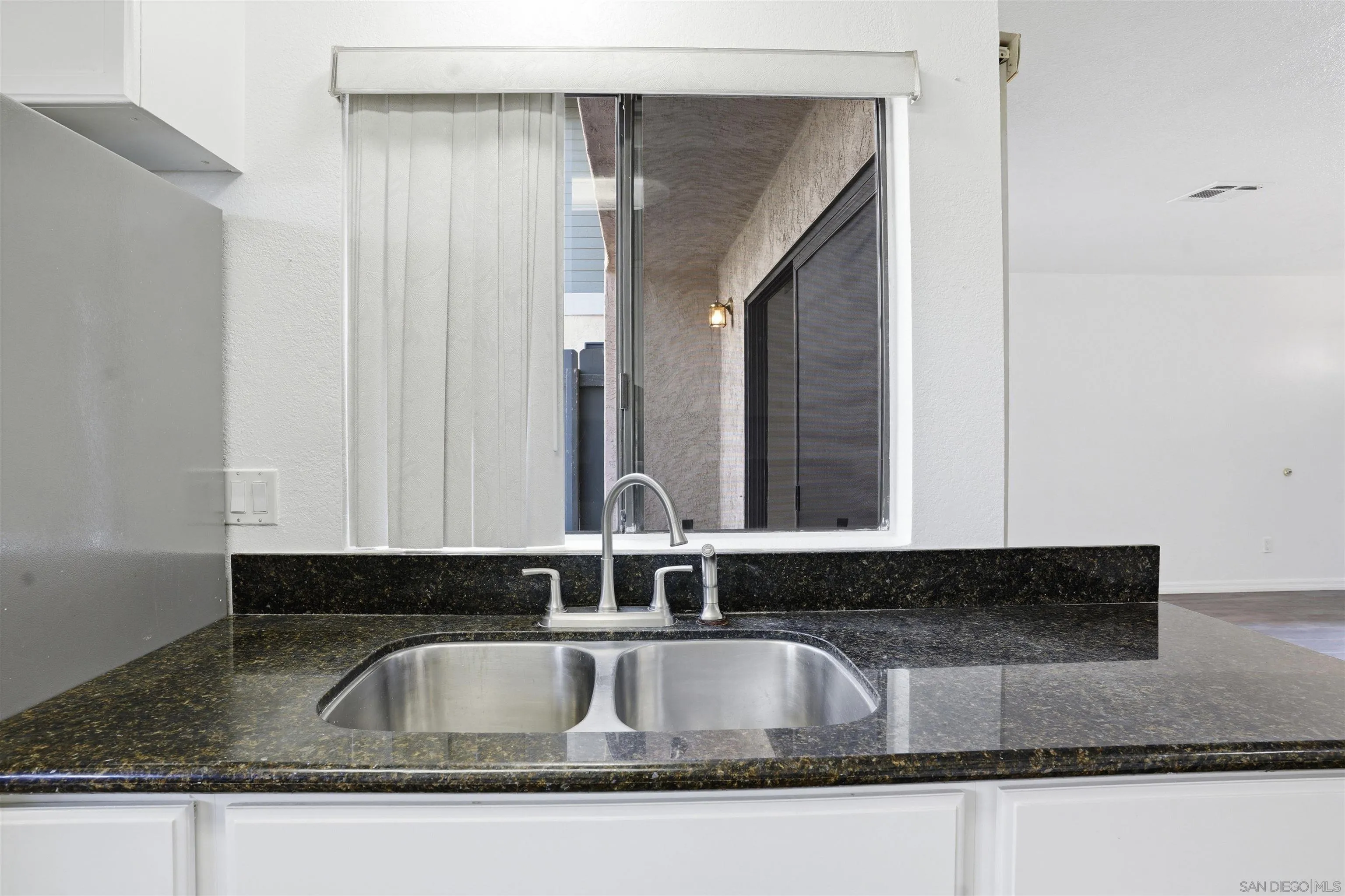 Photo #7: 260013955 Listing: Photo #7