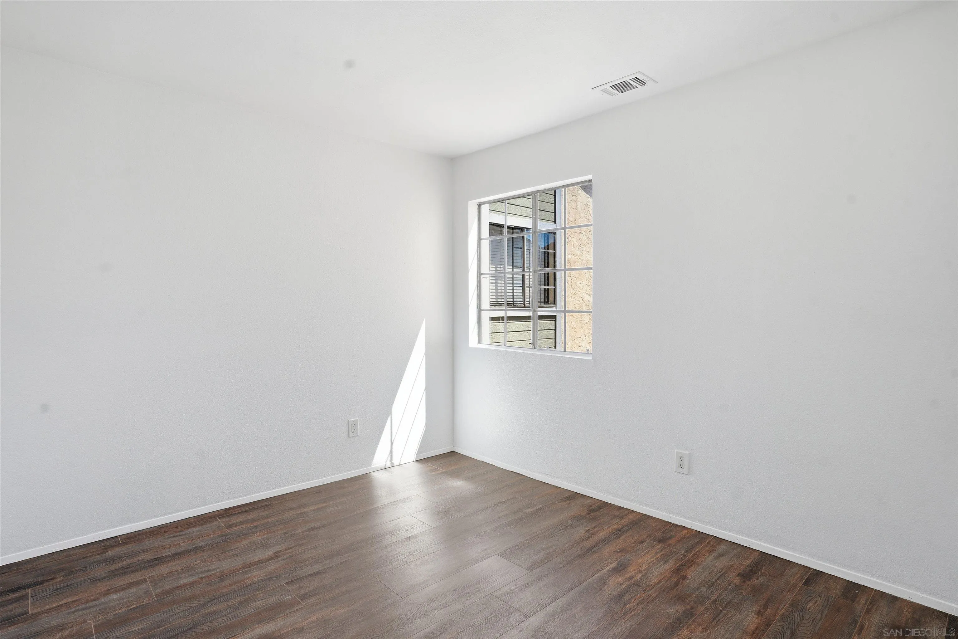 Photo #15: 260013955 Listing: Photo #15