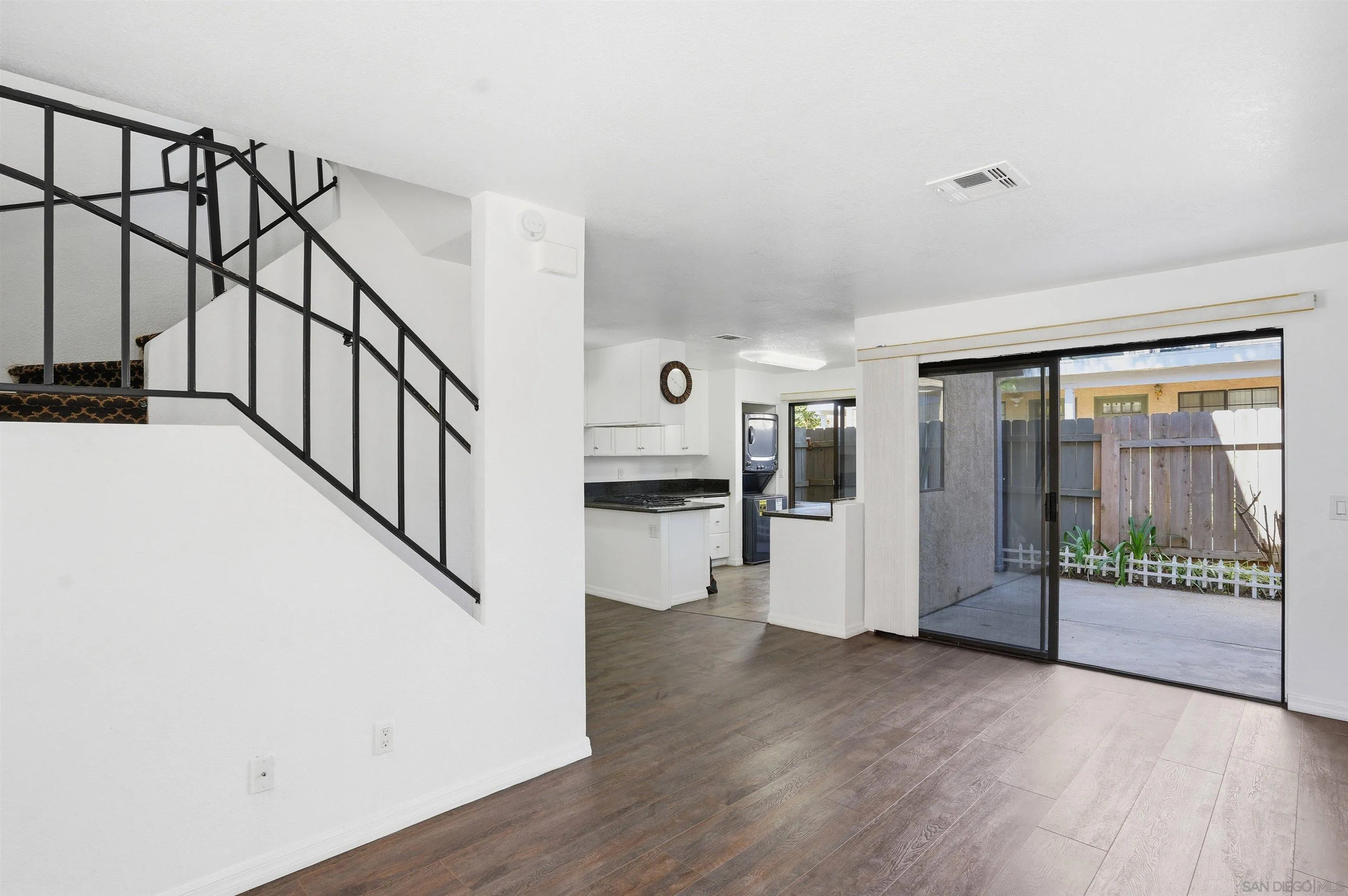 Photo #3: 260013955 Listing: Photo #3