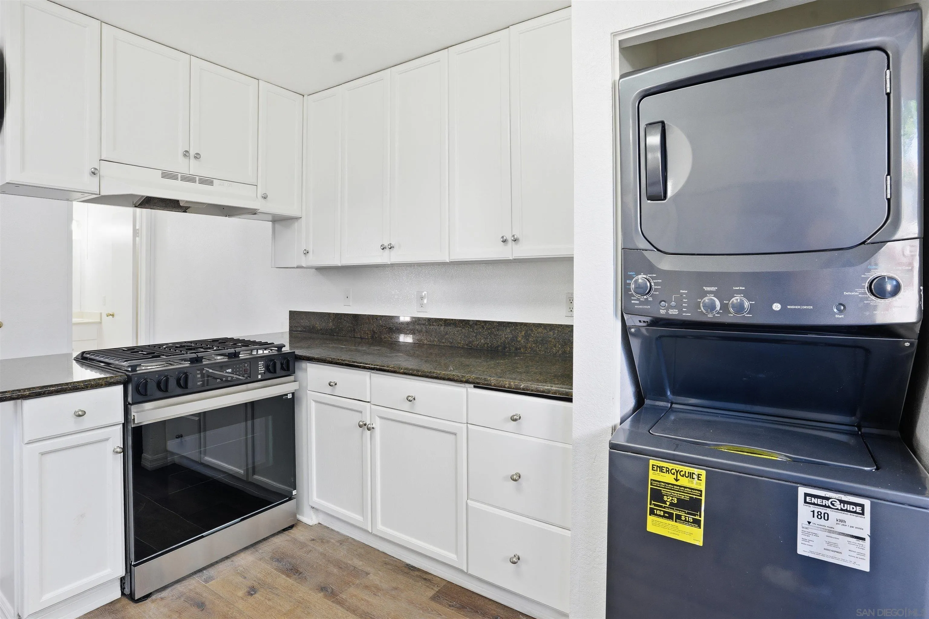 Photo #2: 260013955 Listing: Photo #2