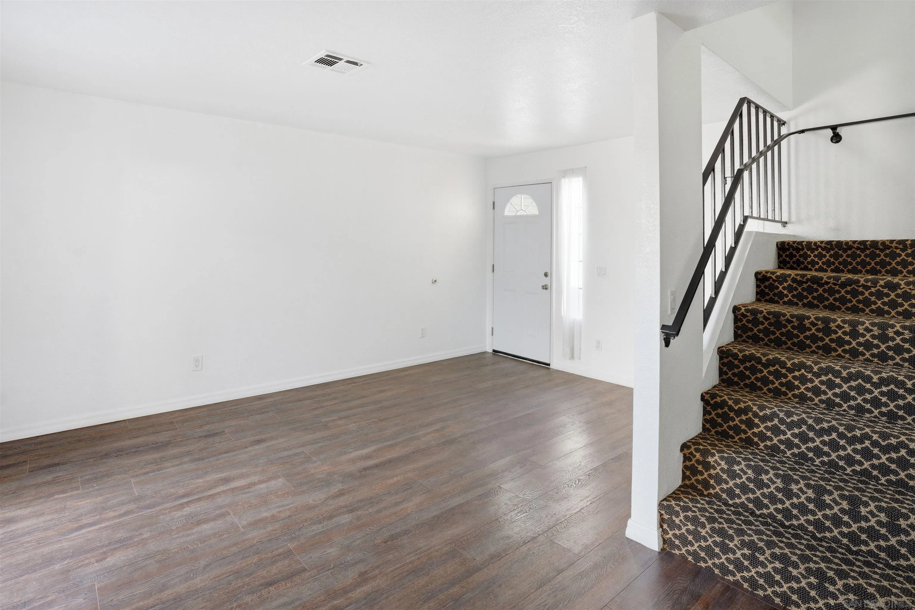 Photo #4: 260013955 Listing: Photo #4