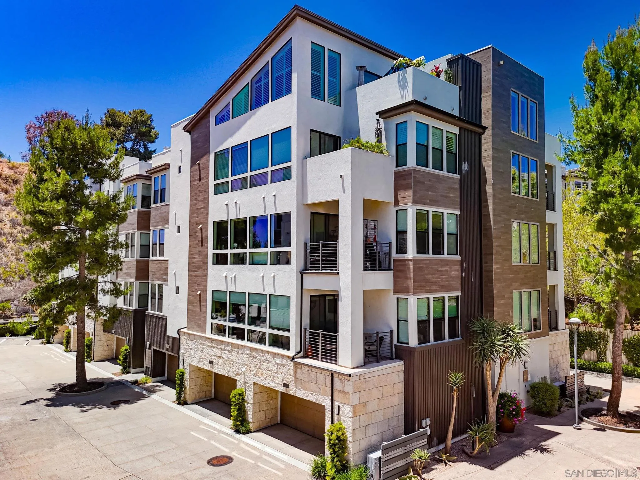 https://cdn.realtyfeed.com/cdn/127/260013956/e5d9db4059d21f0d2771edaae78cc531.webp
