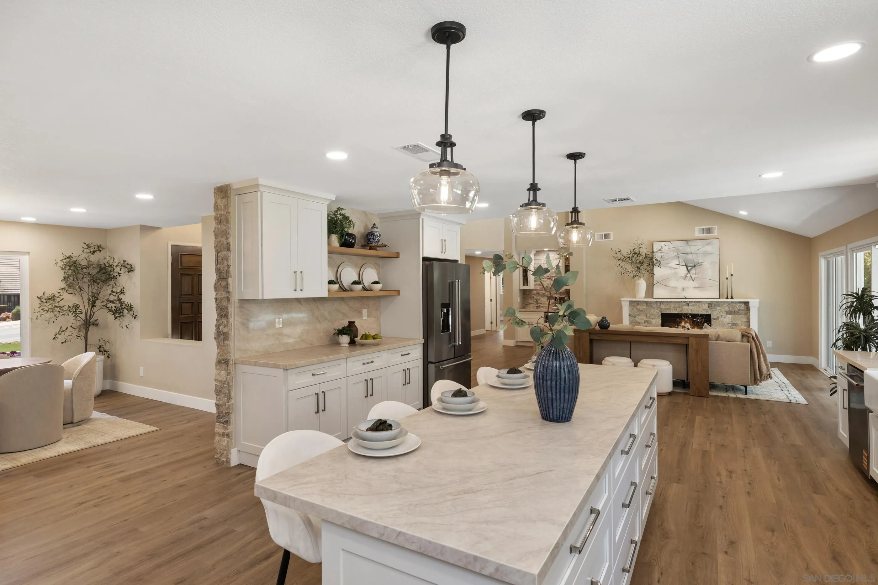 https://cdn.realtyfeed.com/cdn/127/260013962/06634947a1beb6db4e069974393fc2b1.webp