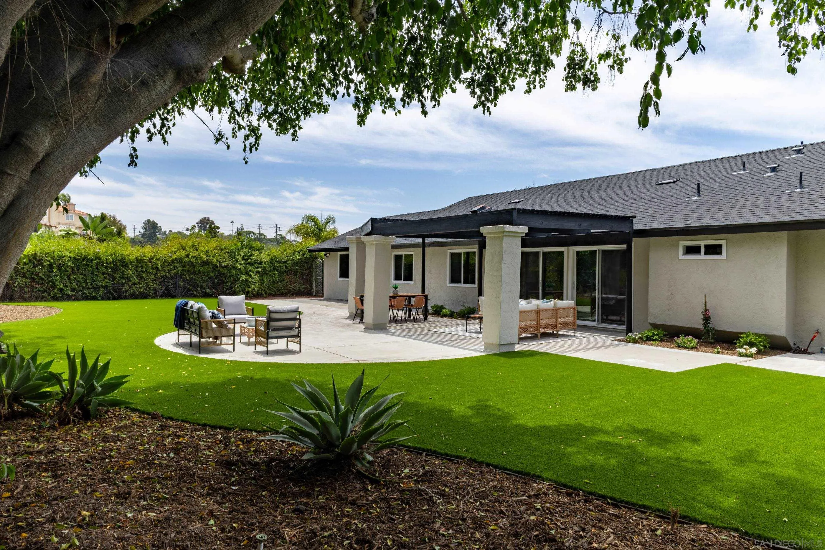 https://cdn.realtyfeed.com/cdn/127/260013962/3bbbcf15e9c57aa985342d7b054a112a.webp