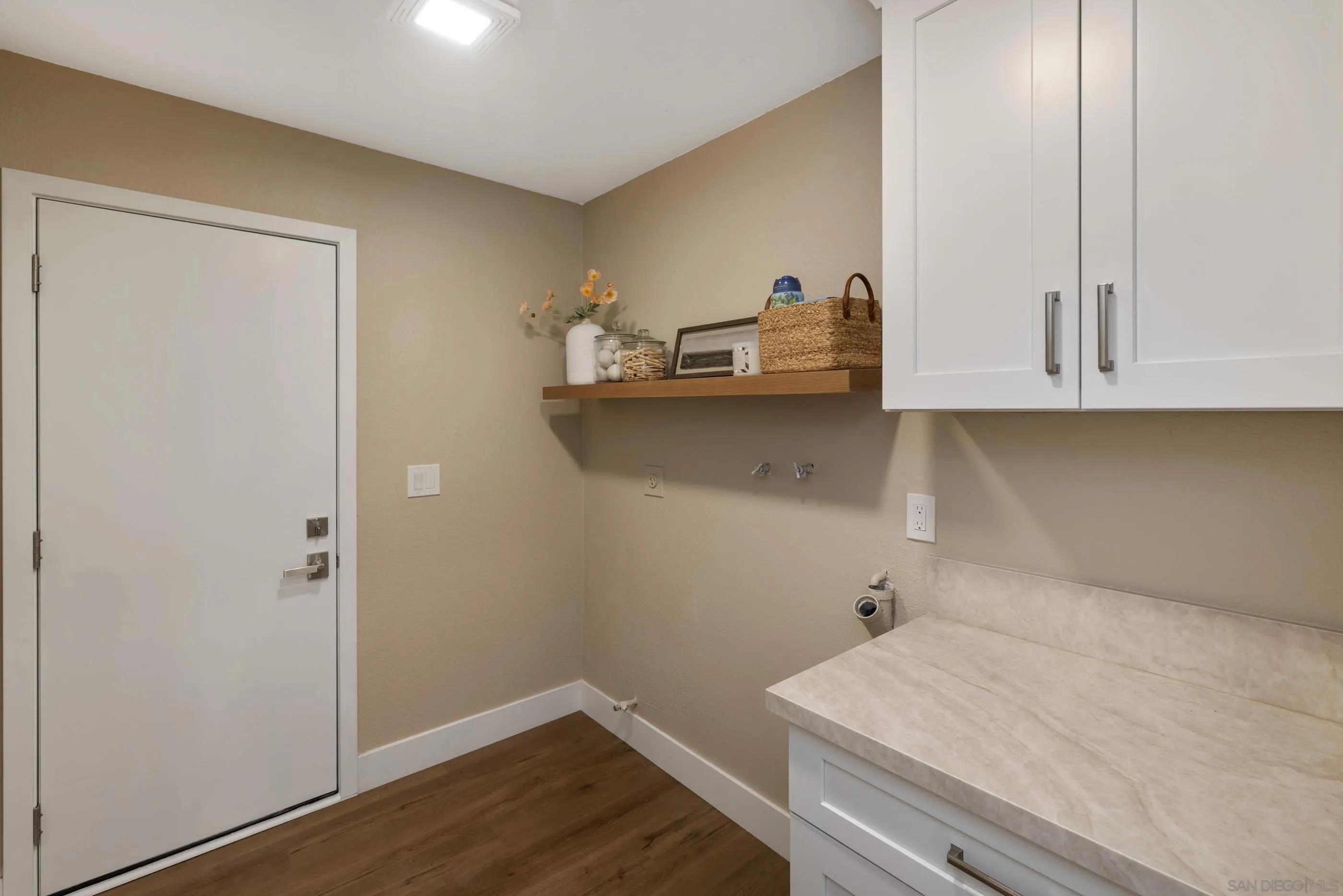 https://cdn.realtyfeed.com/cdn/127/260013962/595c08ebbbea3348ce85c67e17337c24.webp