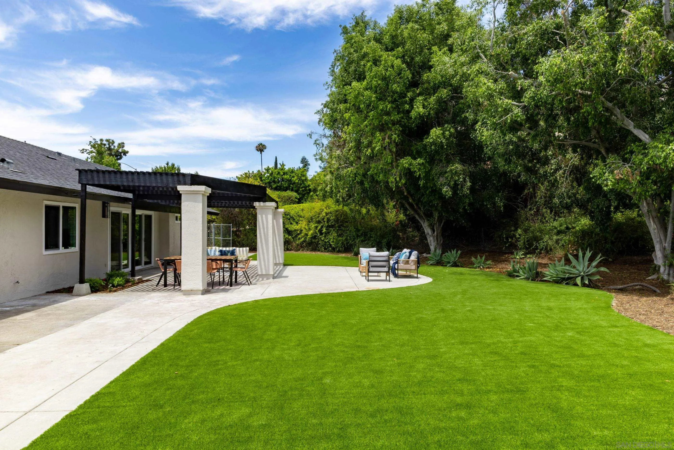 https://cdn.realtyfeed.com/cdn/127/260013962/68ee4a4b083598bcd9fef451f4b5ac86.webp