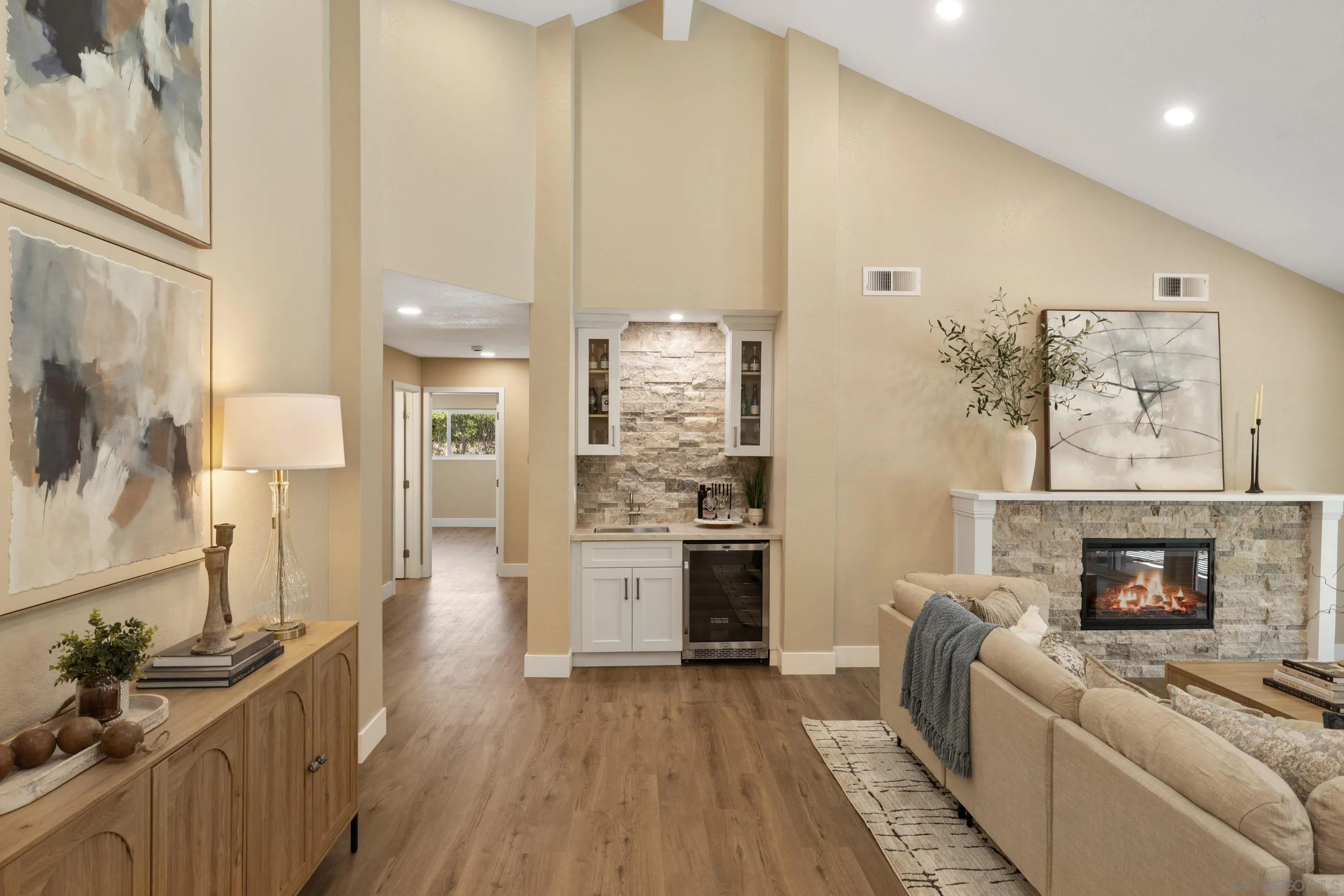 https://cdn.realtyfeed.com/cdn/127/260013962/a2fb51c131082e0a2d8ee9ca6debc54d.webp
