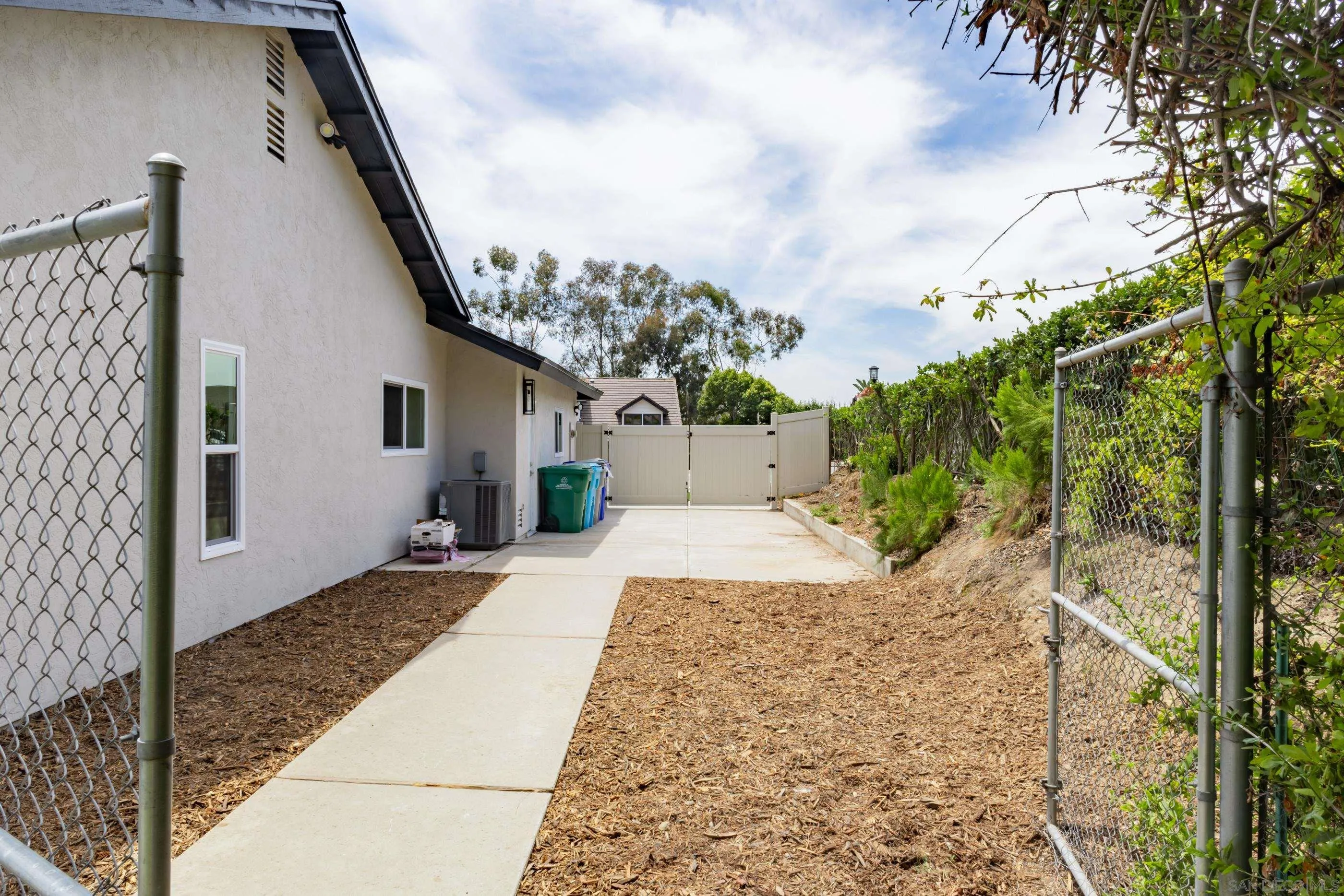 https://cdn.realtyfeed.com/cdn/127/260013962/f03987cf393e2d9a98ce1d71413183bc.webp